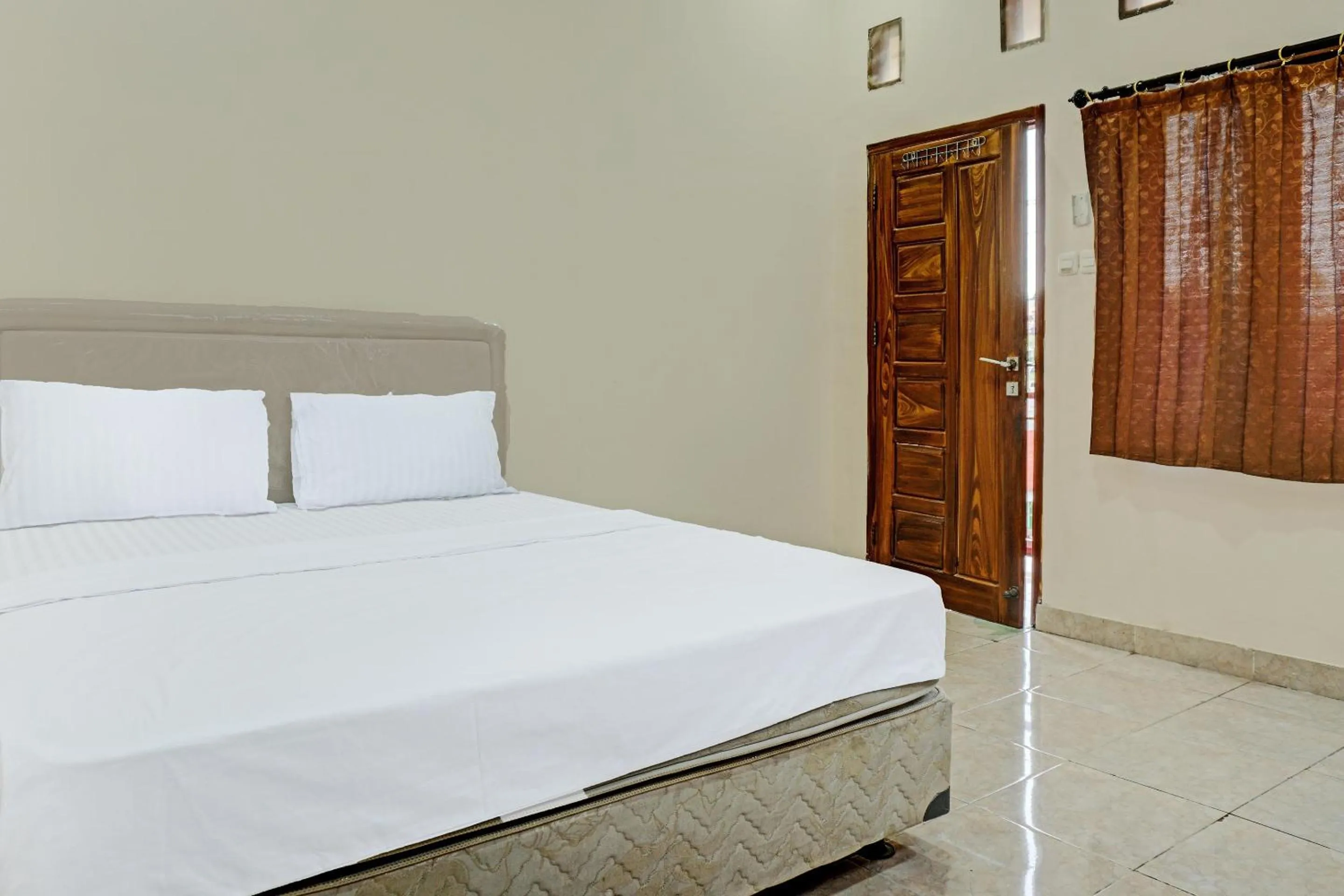 Bedroom, Bed in Capital O 92316 Wisma Widya Loka Pratama Near Futsal Tebing Gading