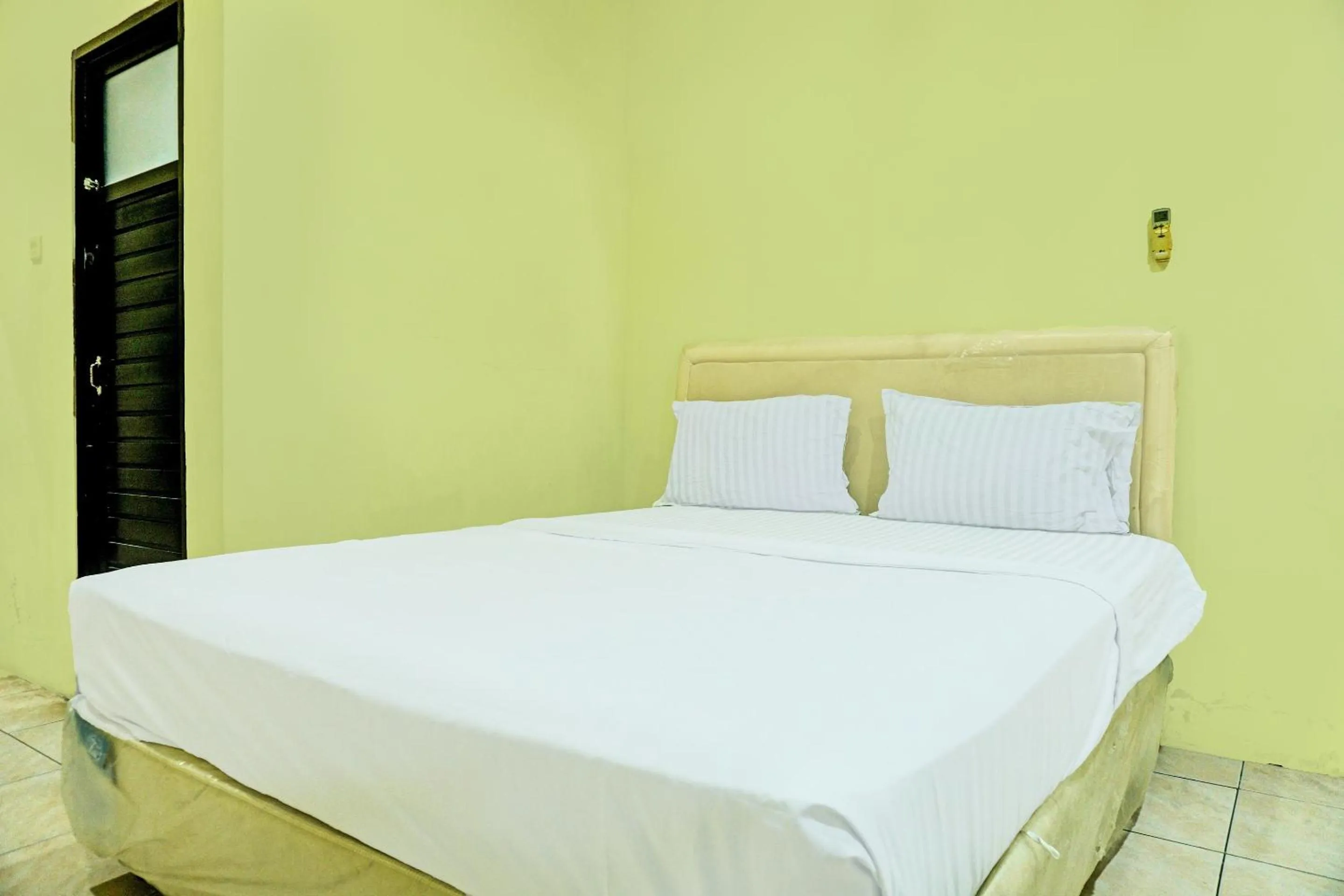 Bedroom, Bed in Capital O 92316 Wisma Widya Loka Pratama Near Futsal Tebing Gading