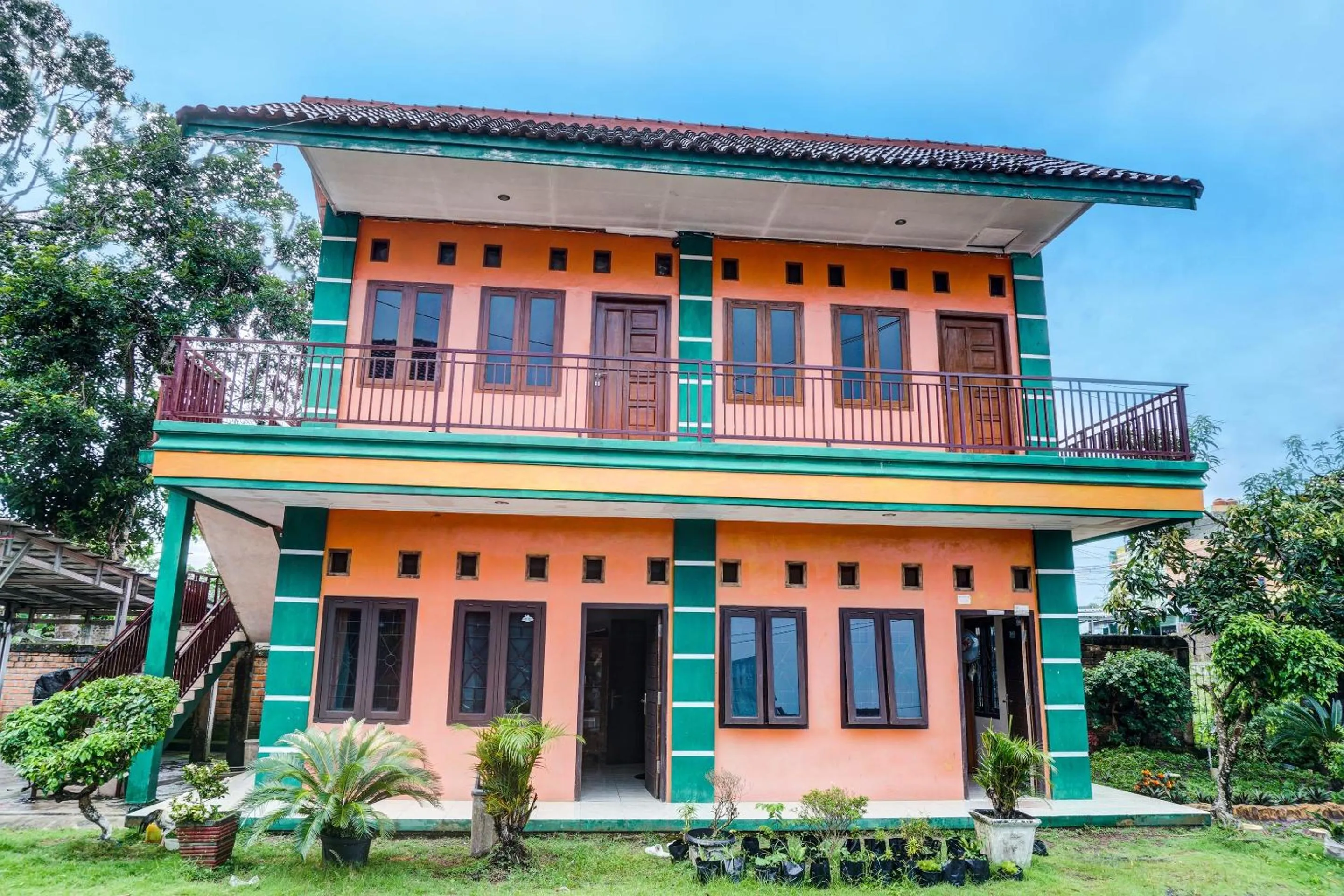 Facade/entrance in Capital O 92316 Wisma Widya Loka Pratama Near Futsal Tebing Gading