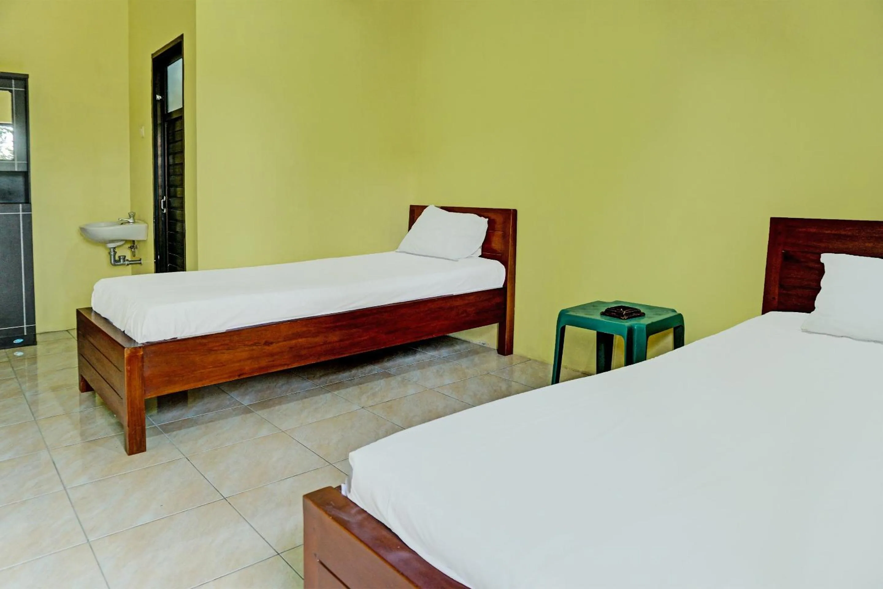 Bedroom, Bed in Capital O 92316 Wisma Widya Loka Pratama Near Futsal Tebing Gading