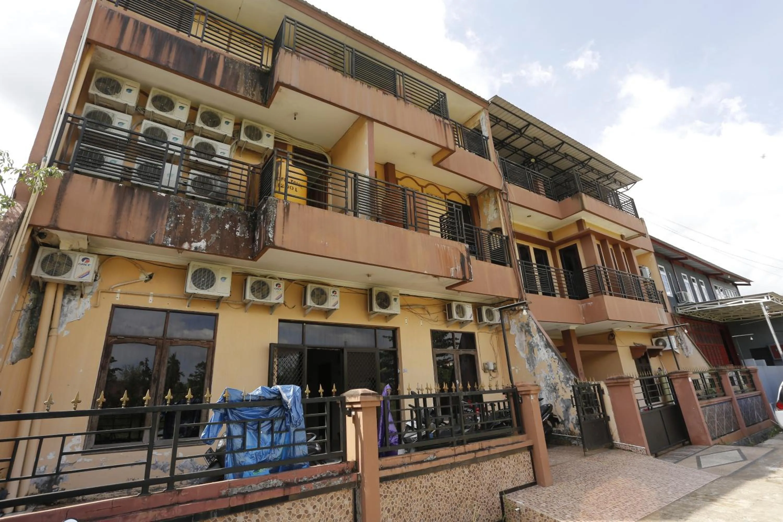Facade/entrance in Hotel O Penginapan Fajar Syariah