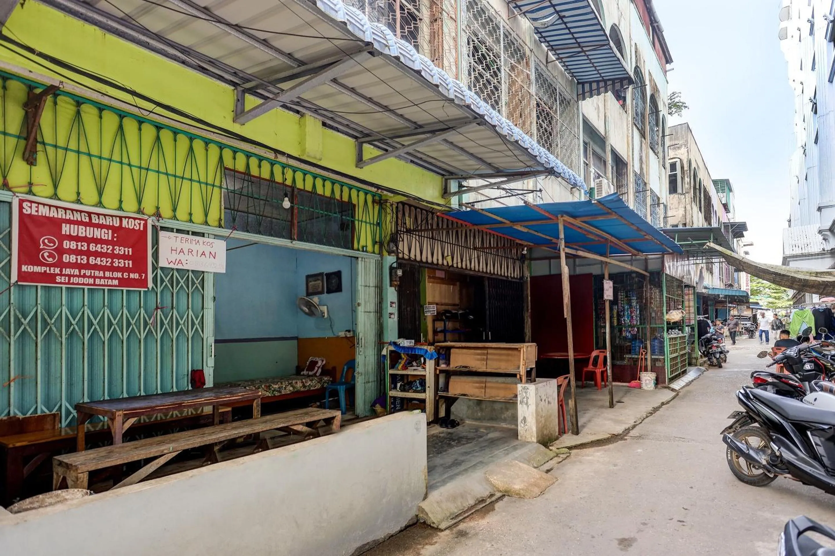 Facade/entrance in Hotel O Homestay Semarang Baru SyariahNearNagoya Hill Shopping Mall
