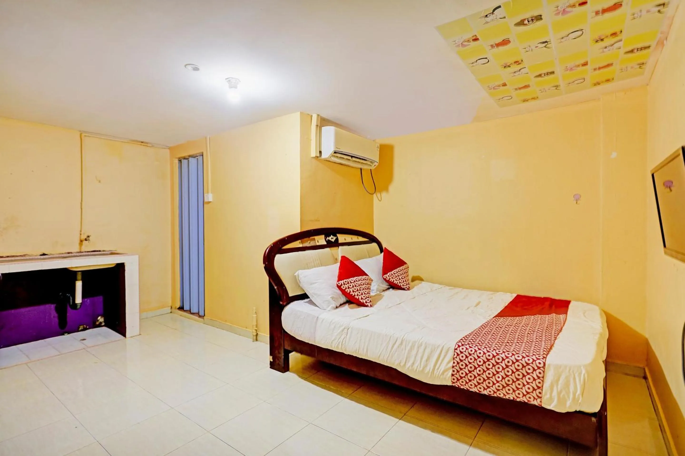 Bedroom, Bed in Hotel O Abi Manyu Syariah