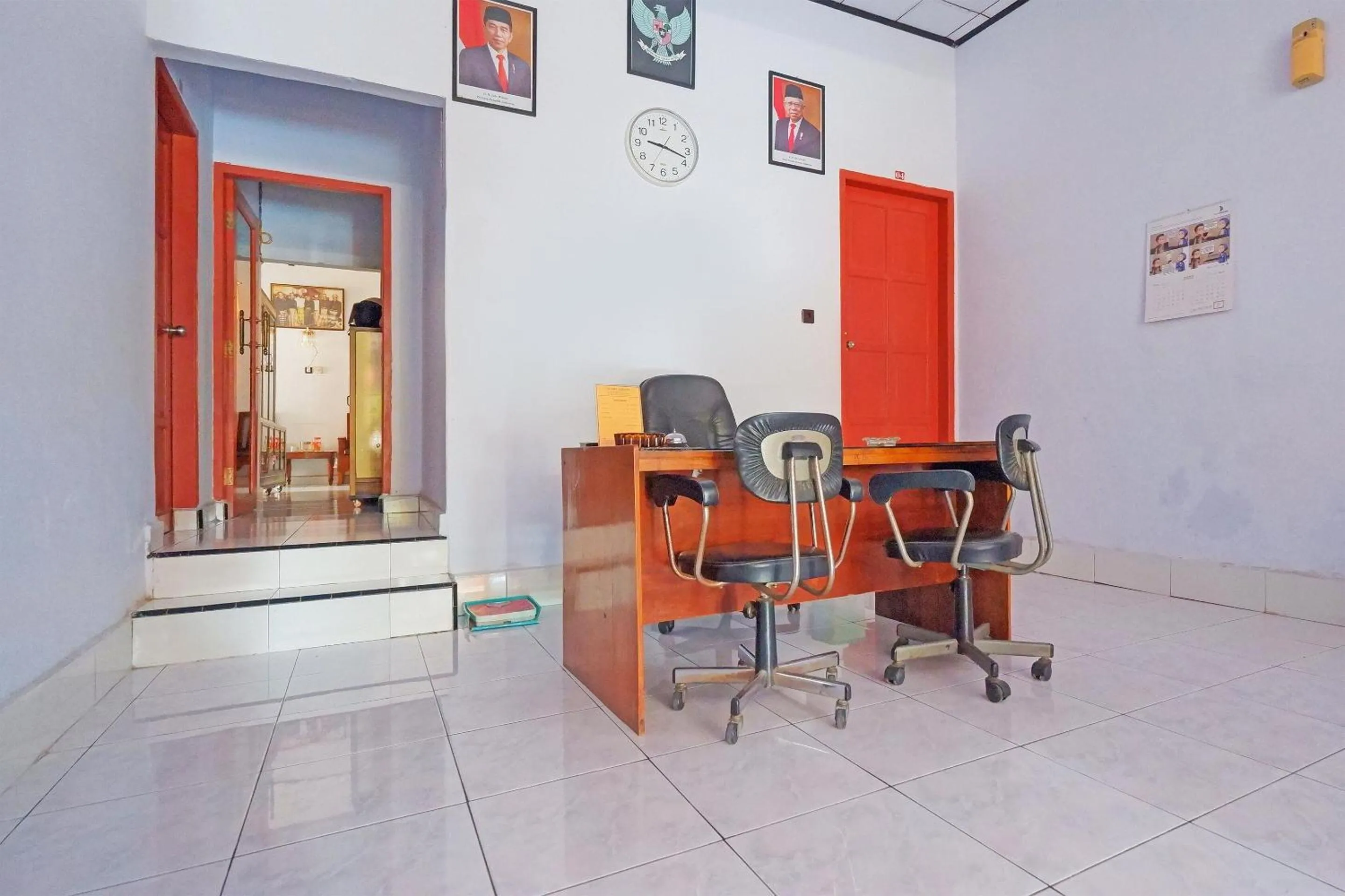 Lobby or reception in Hotel O Wisma Arwini Syariah Near Benteng Balangnipa