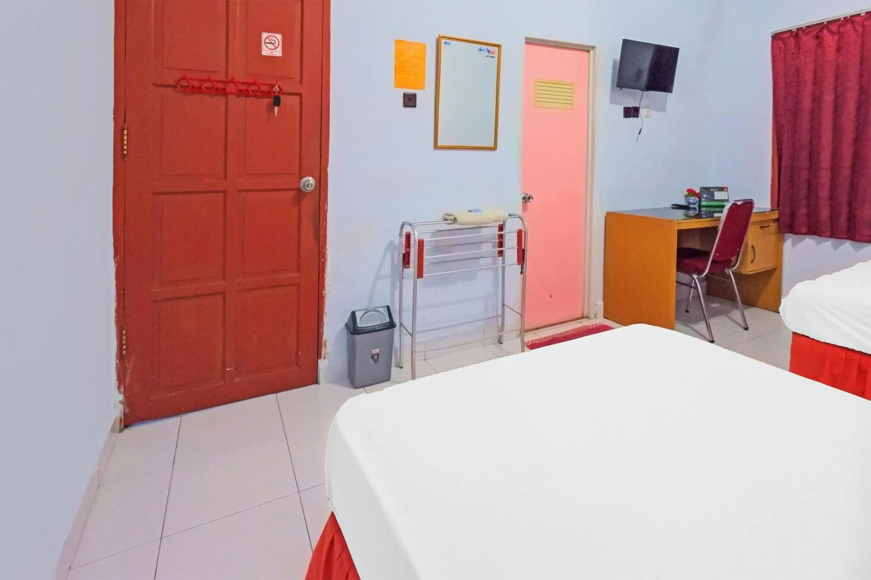 Bedroom, Bed in Hotel O Wisma Arwini Syariah Near Benteng Balangnipa