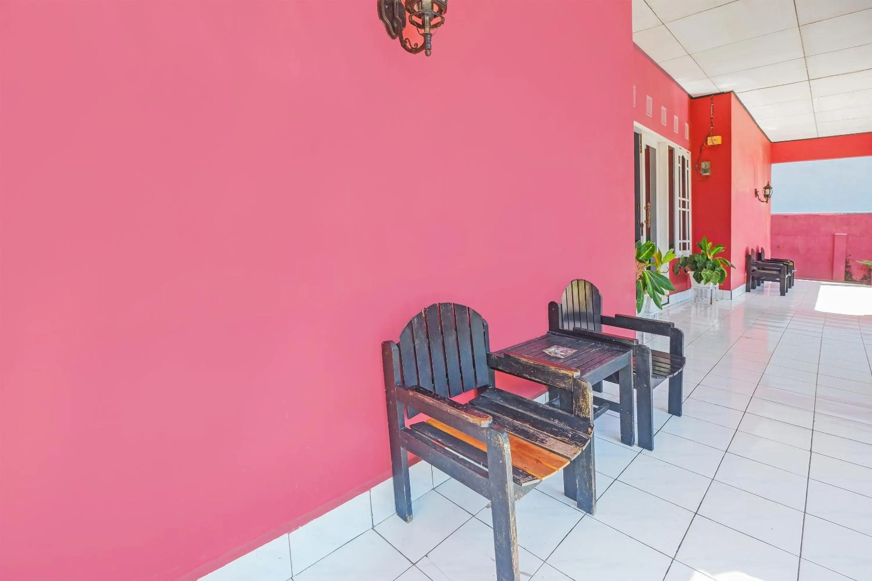 Lobby or reception in Hotel O Wisma Arwini Syariah Near Benteng Balangnipa