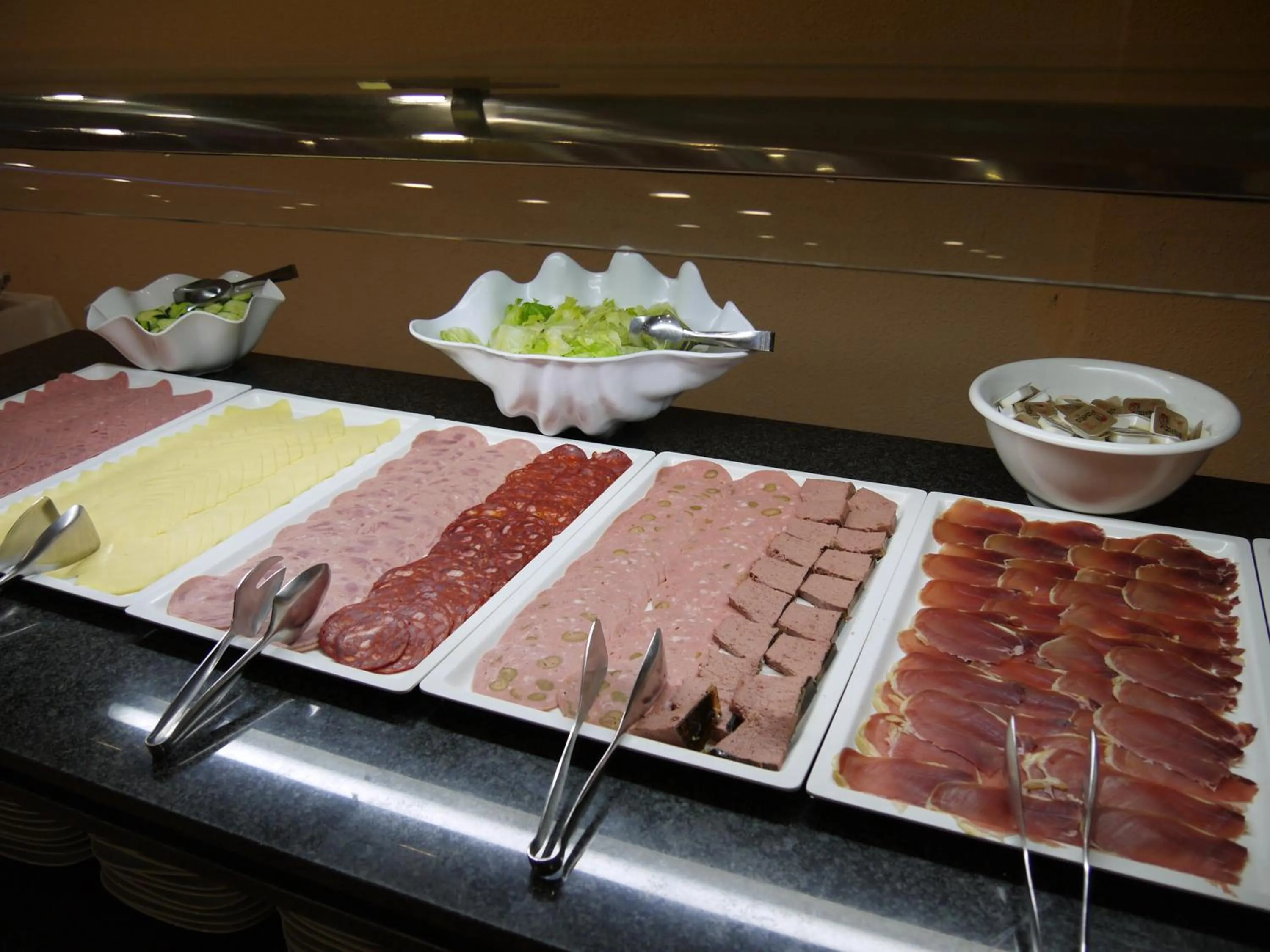 Restaurant/places to eat in Hotel Astoria Park