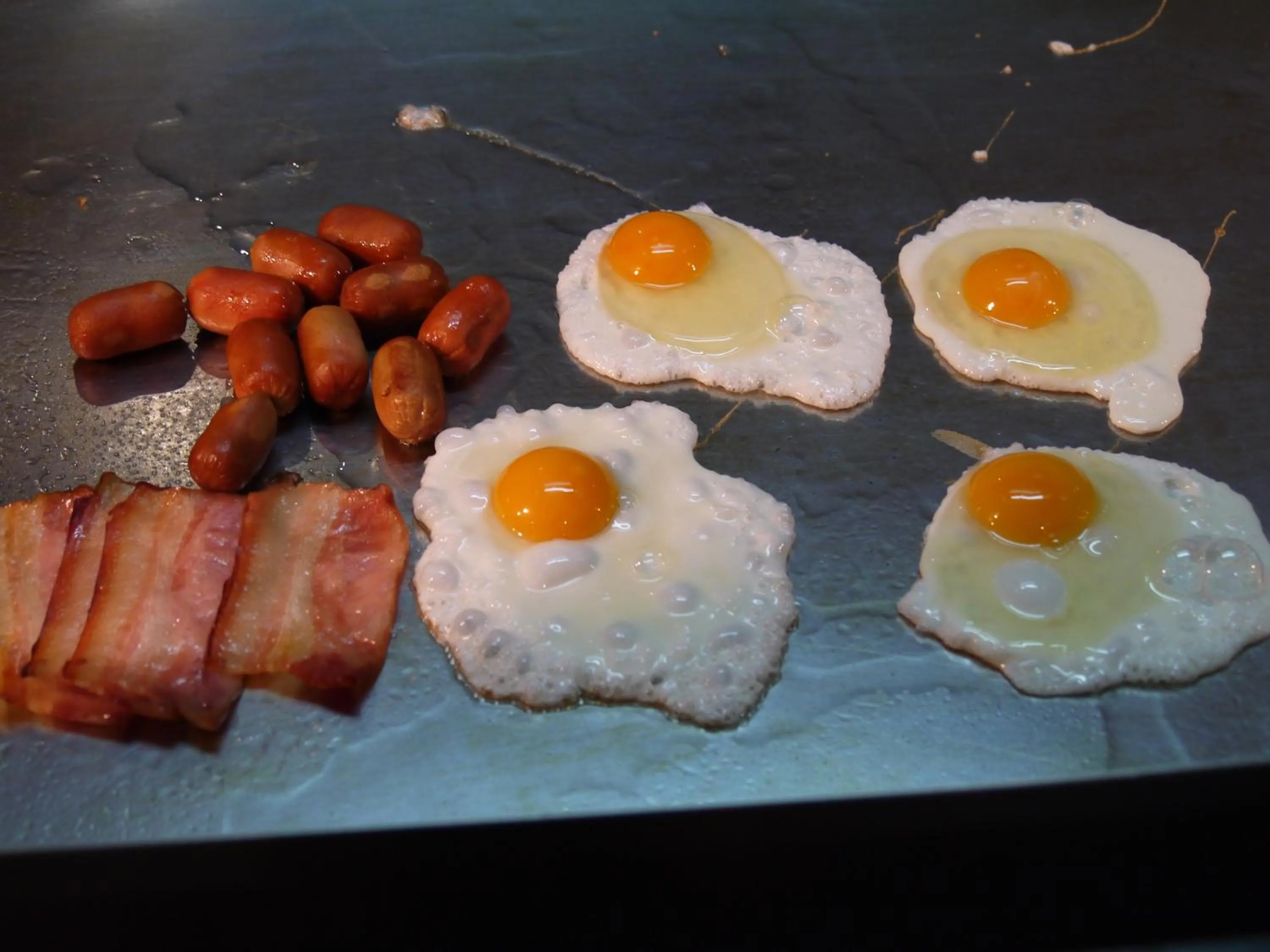 Restaurant/places to eat in Hotel Astoria Park