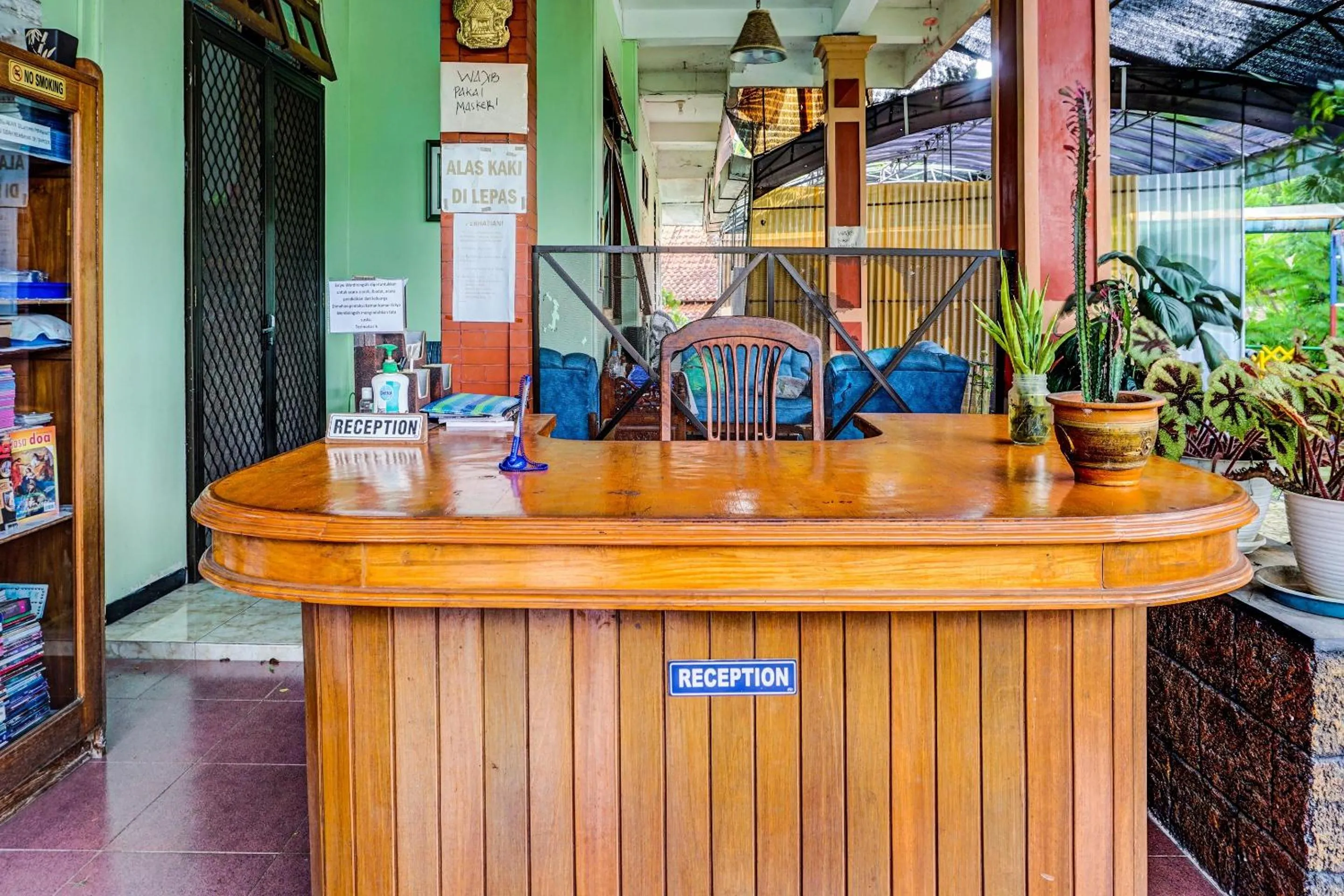 Lobby or reception in Hotel O Griyo Werdiningsih