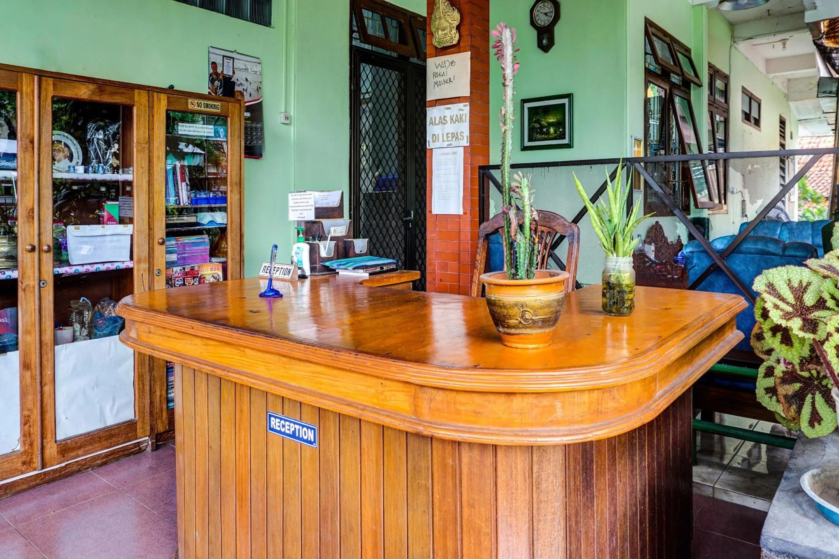 Lobby or reception in Hotel O Griyo Werdiningsih