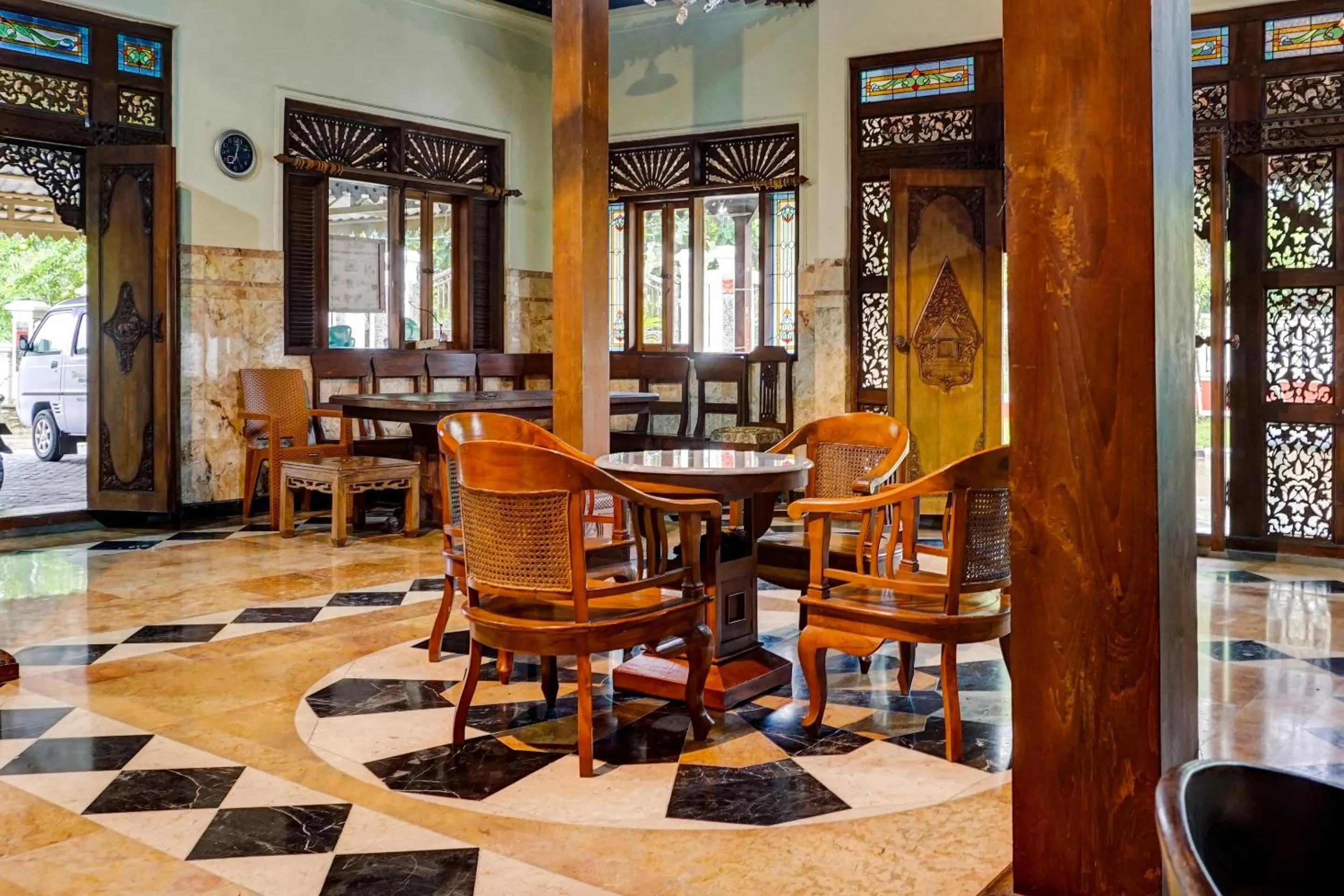 Lobby or reception in Hotel O Griyo Werdiningsih