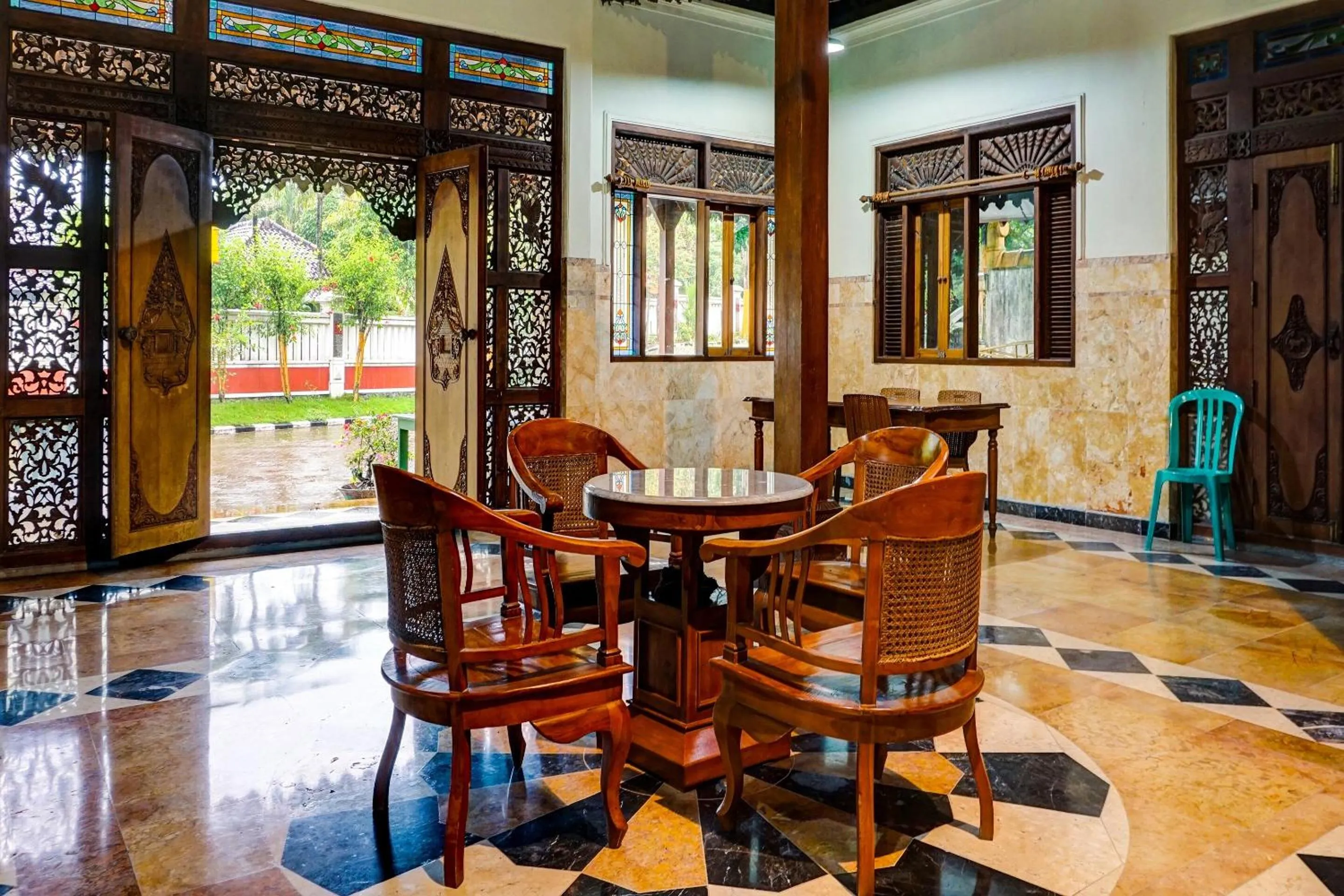 Lobby or reception in Hotel O Griyo Werdiningsih