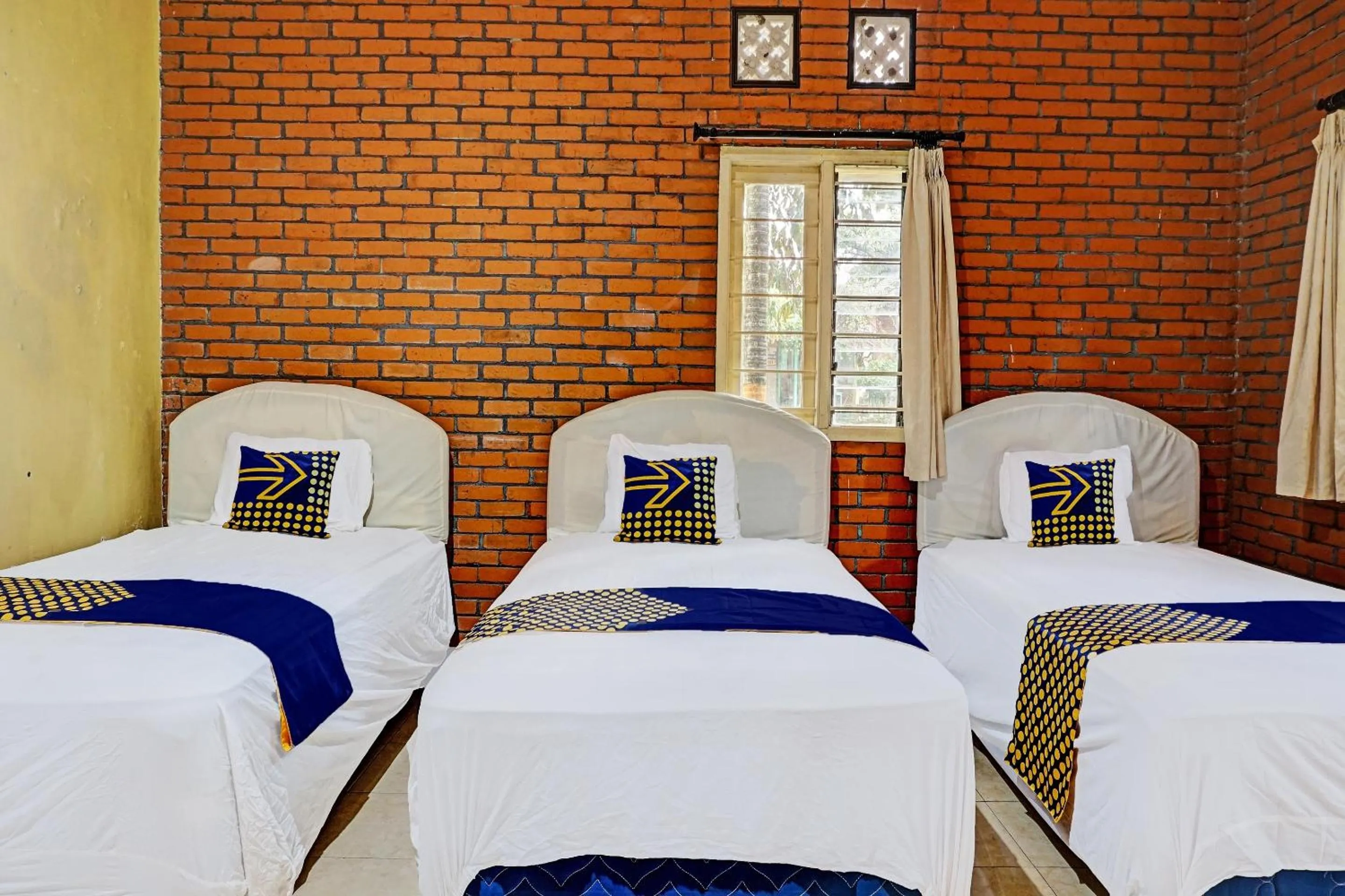 Bedroom, Bed in Hotel O Griyo Werdiningsih