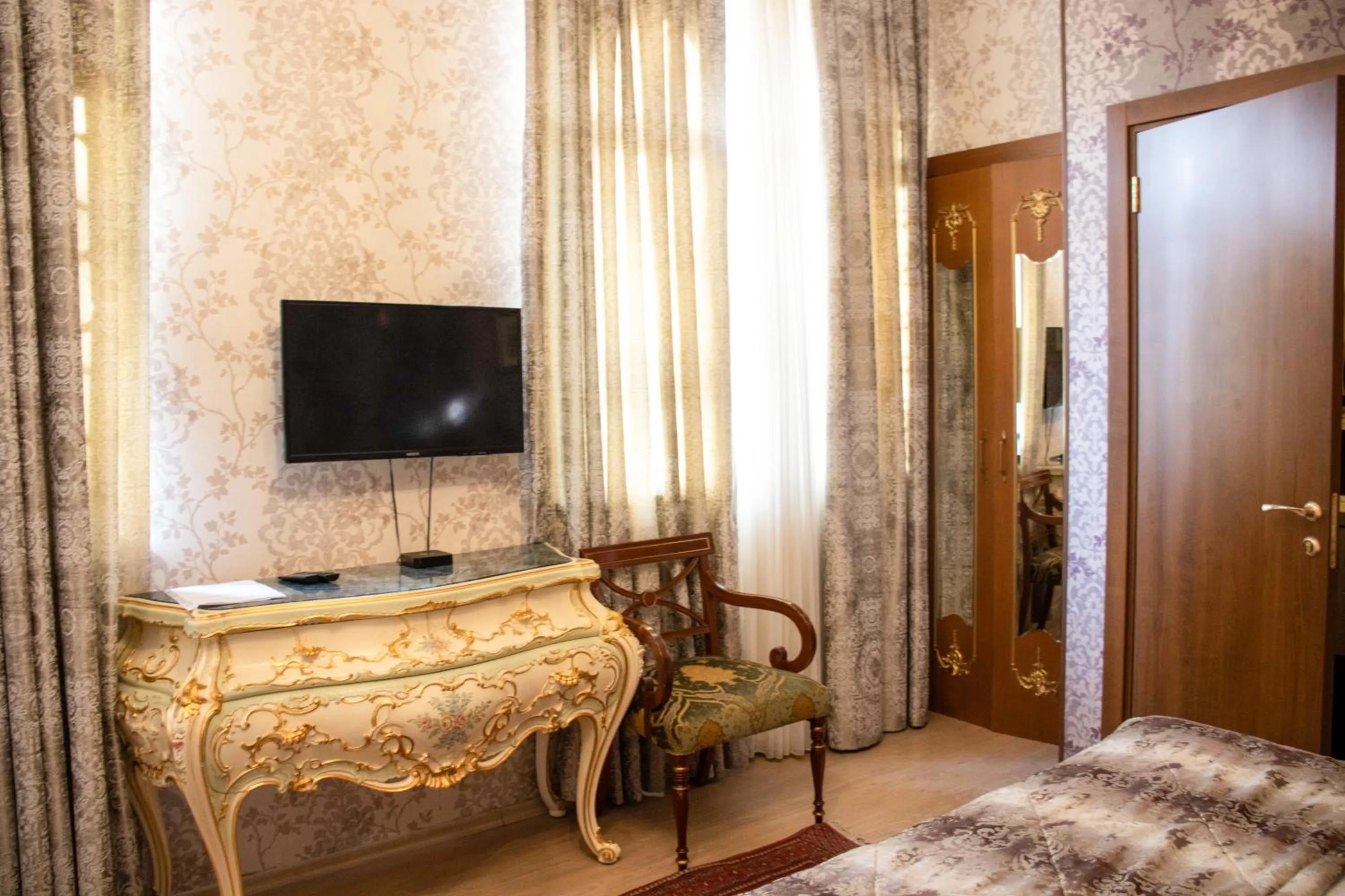 La Casa Old City Hotel