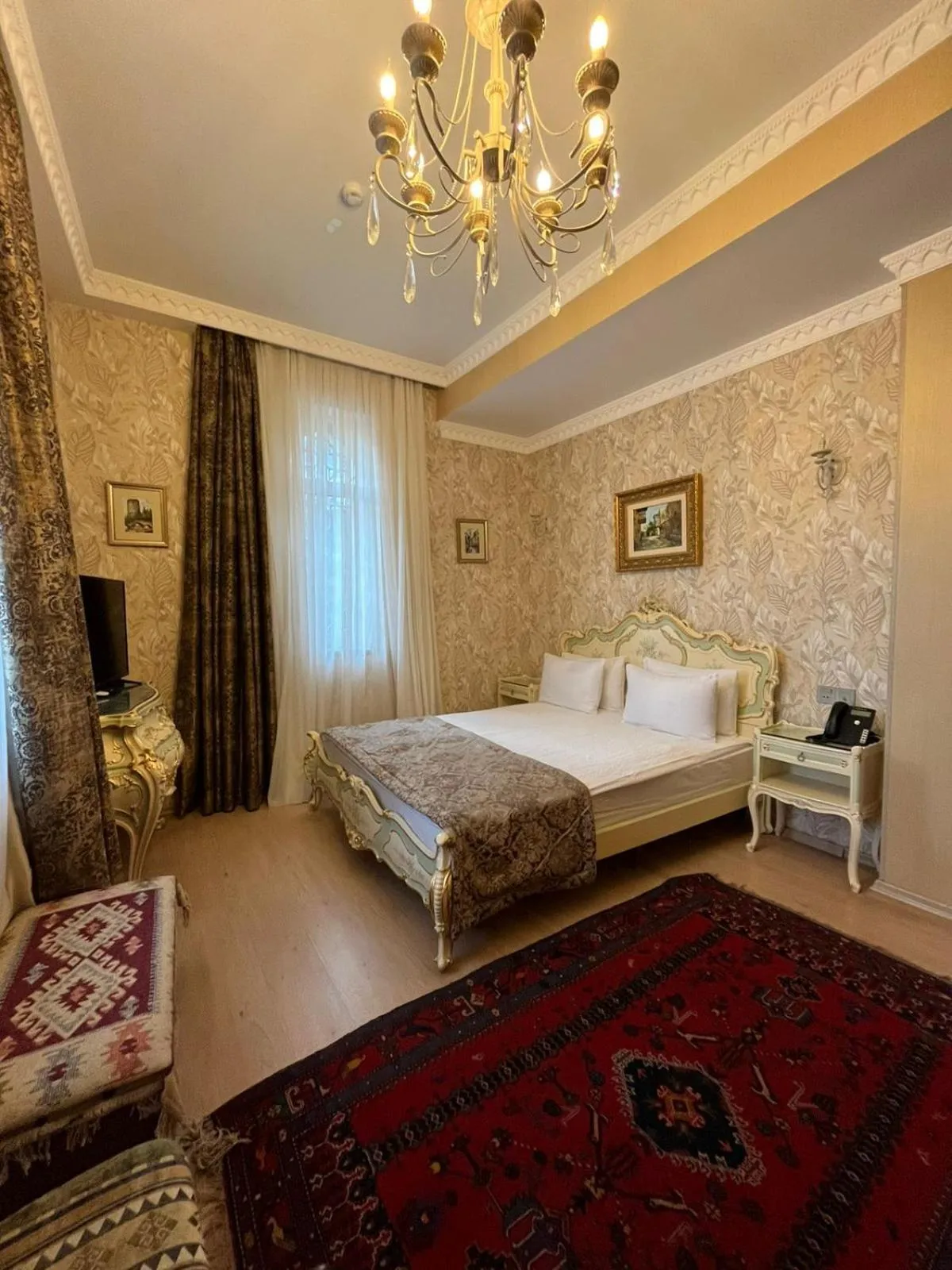 Bed in La Casa Old City Hotel