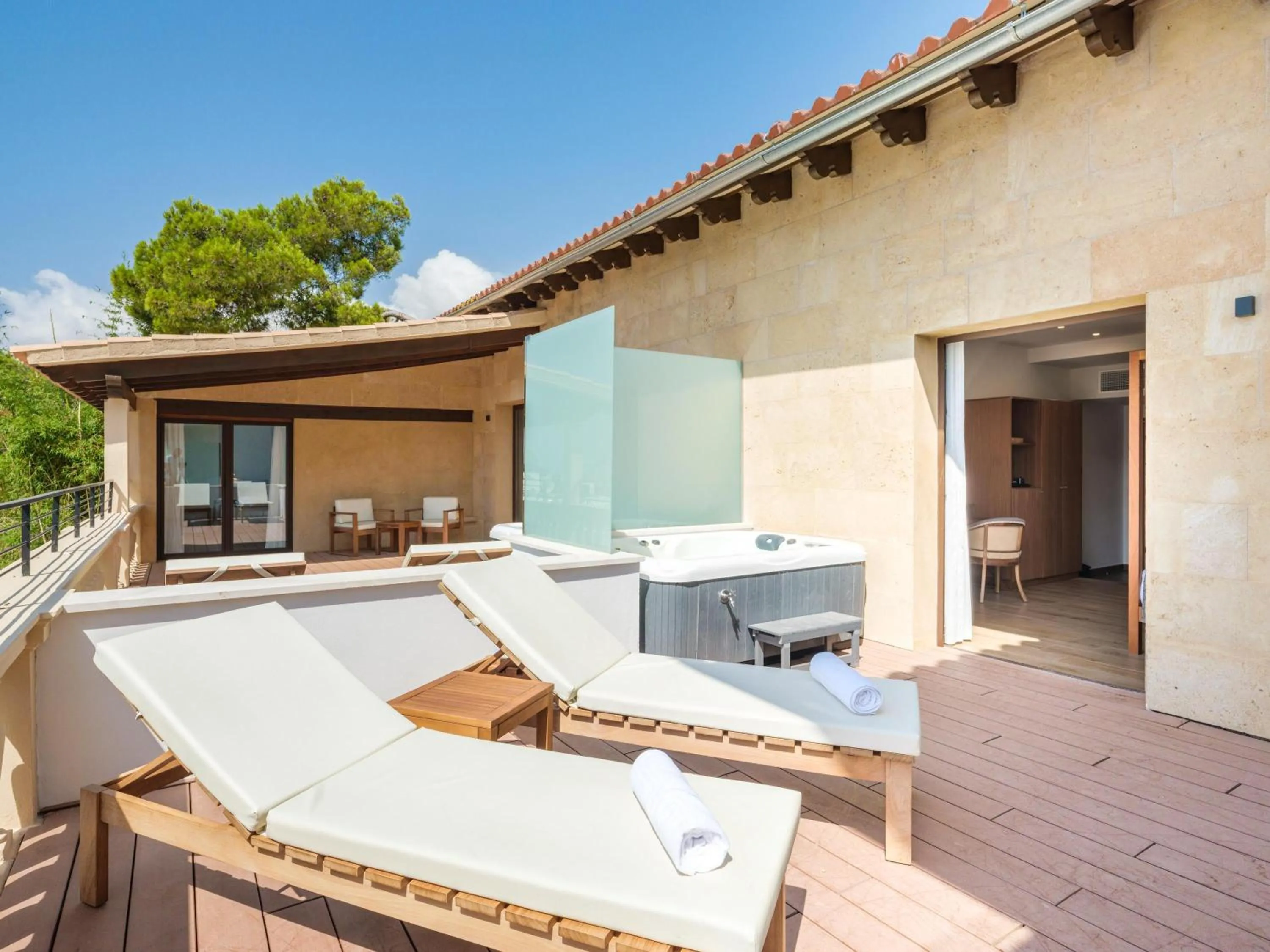 Photo of the whole room in Tacande Portals