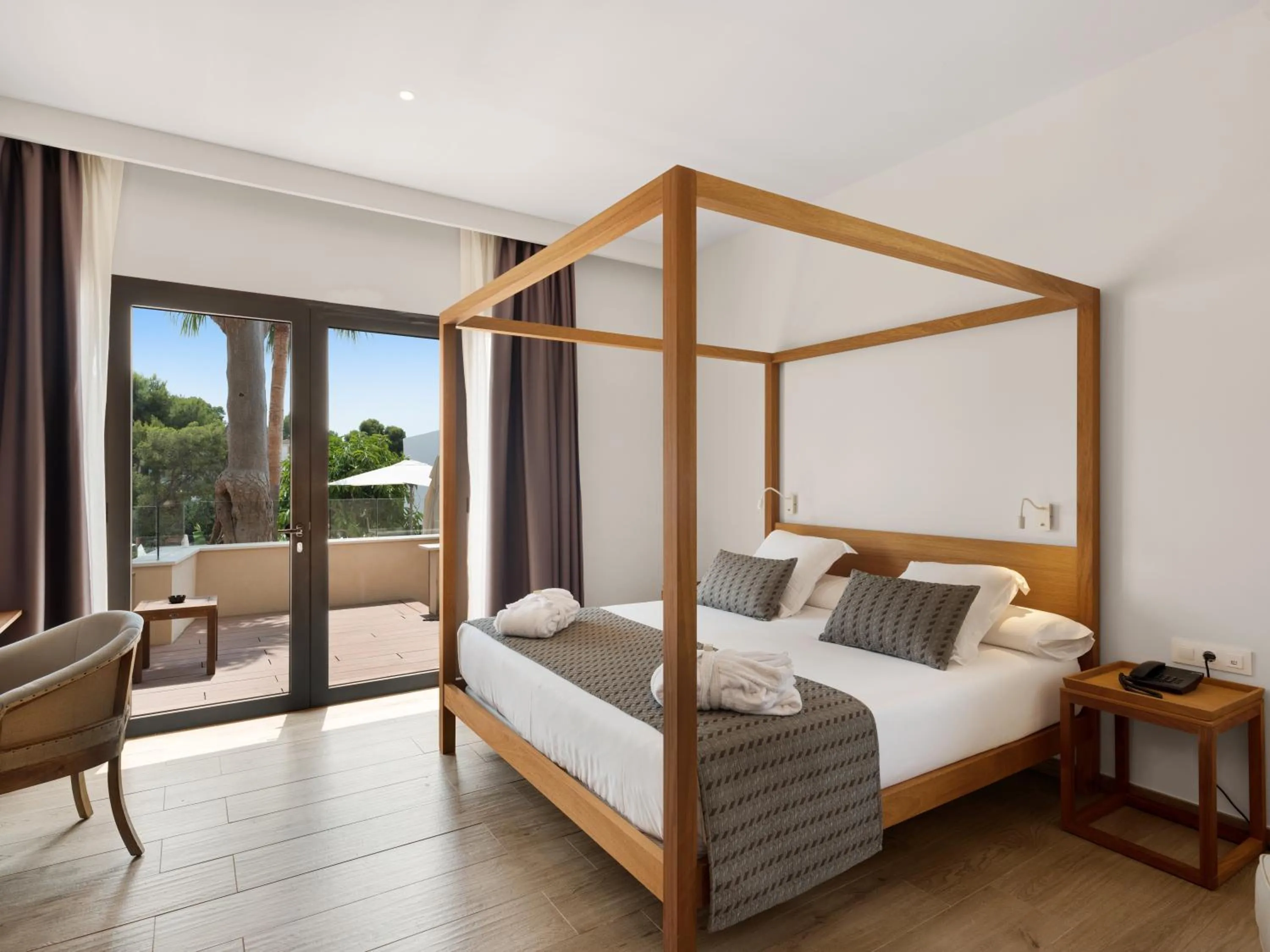 Seating area, Bed in Tacande Portals