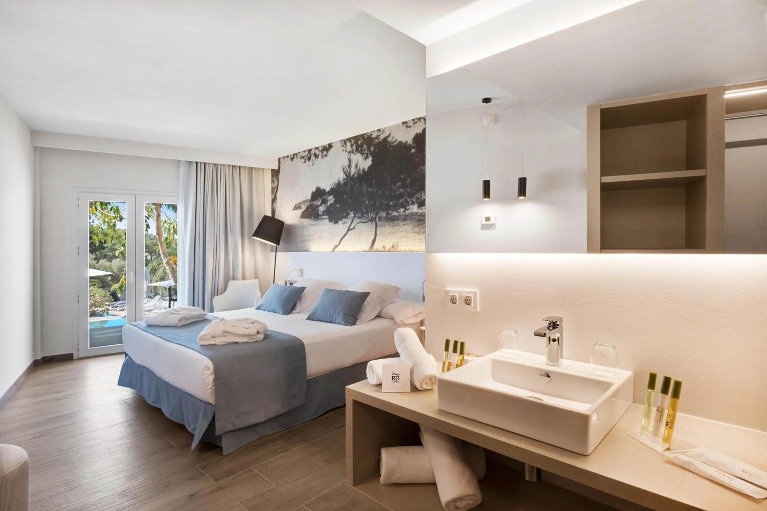 Photo of the whole room in Tacande Portals