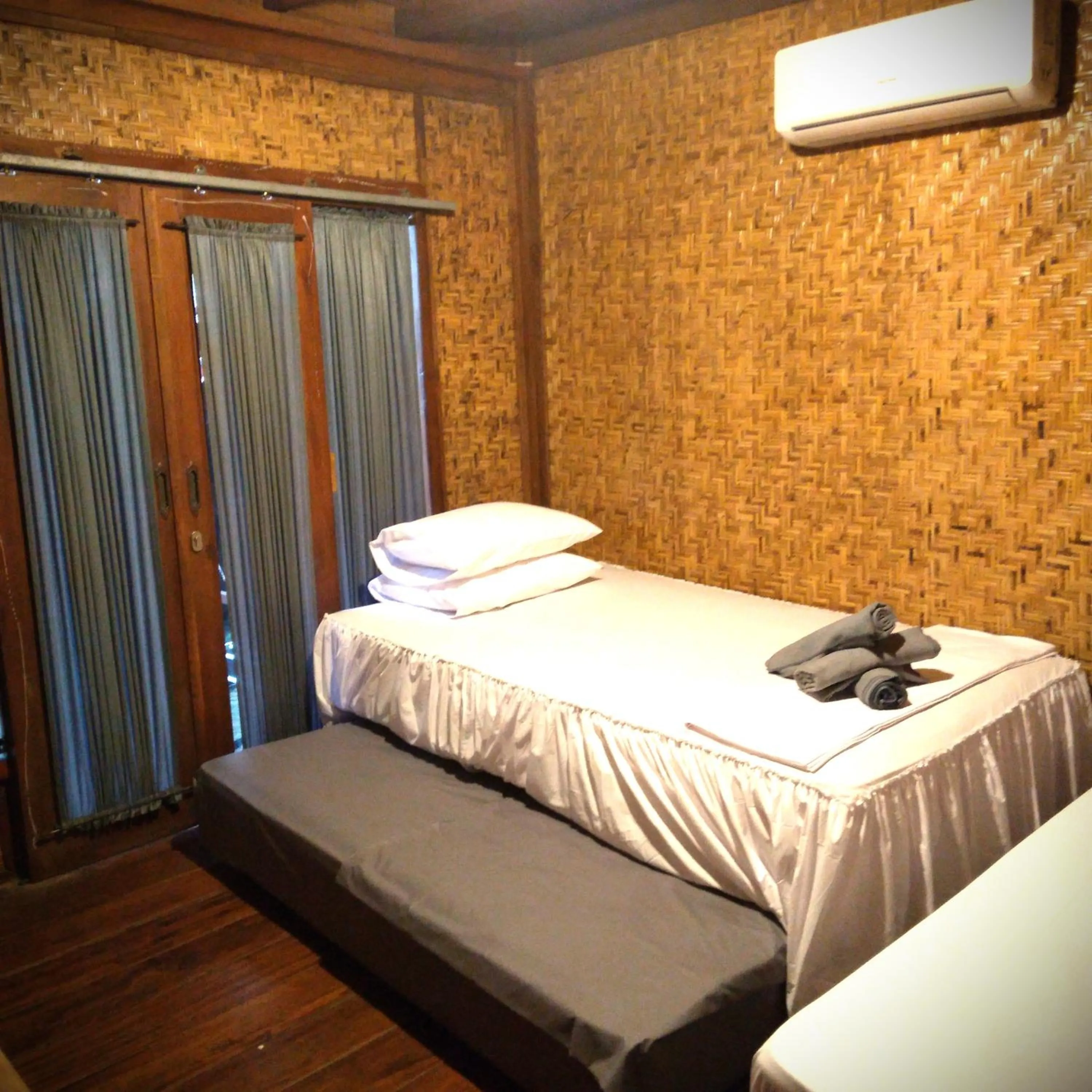 Bedroom, Bed in Good Vibes Bungalows
