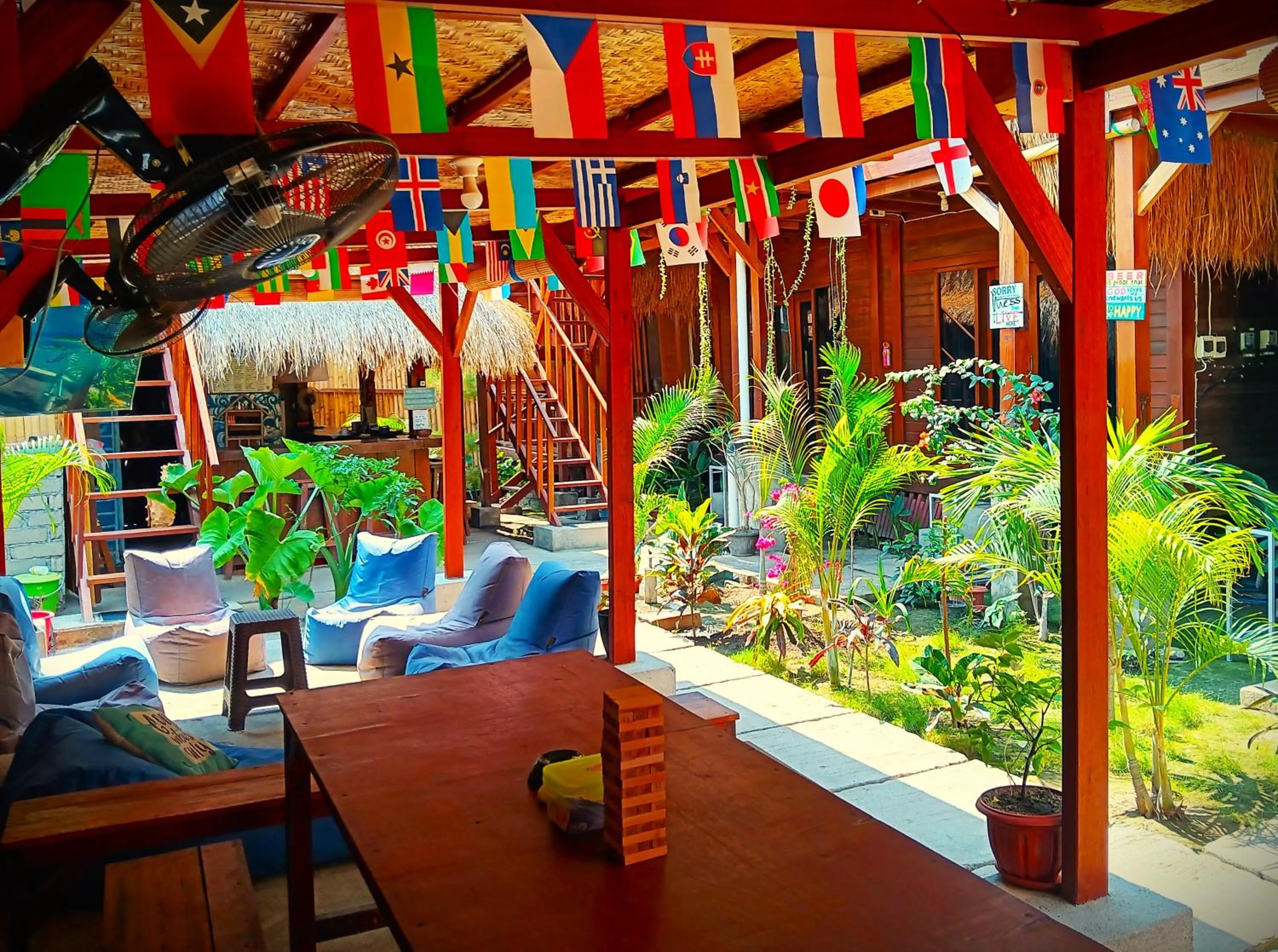 Communal lounge/ TV room in Good Vibes Bungalows