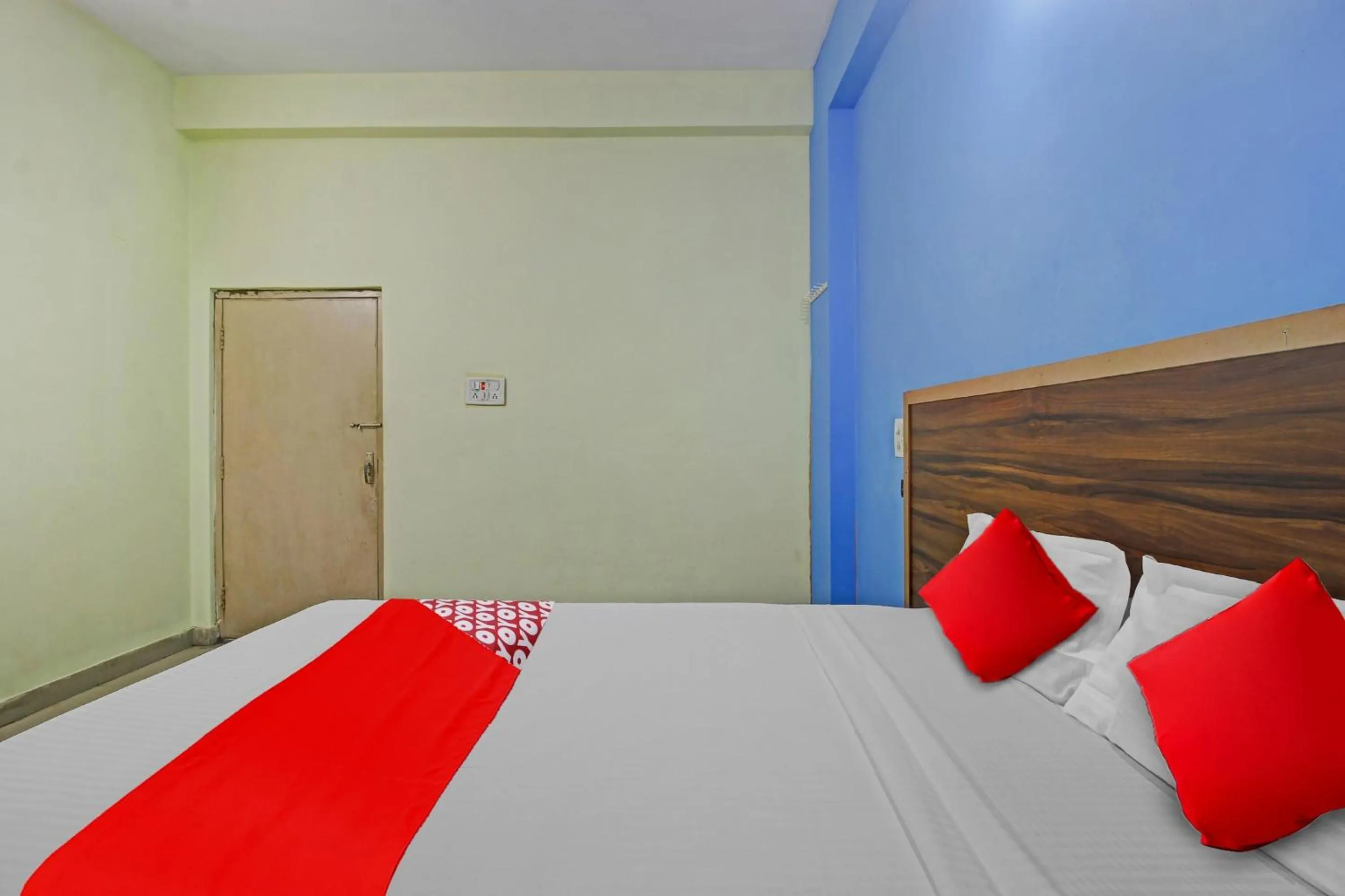 Bathroom, Bed in Hotel O Satya Inn