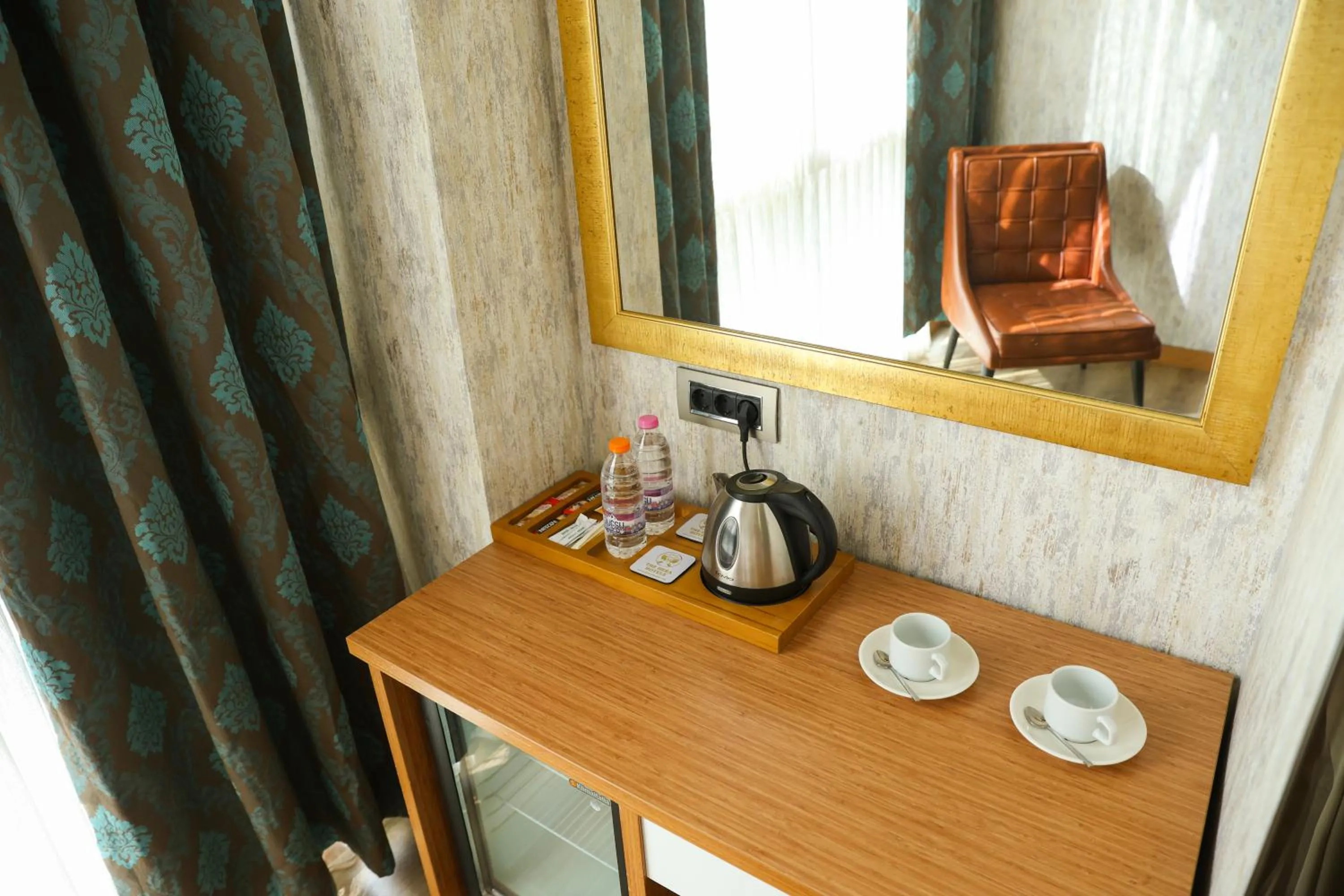 Coffee/tea facilities in The Hera Platinum Hotel