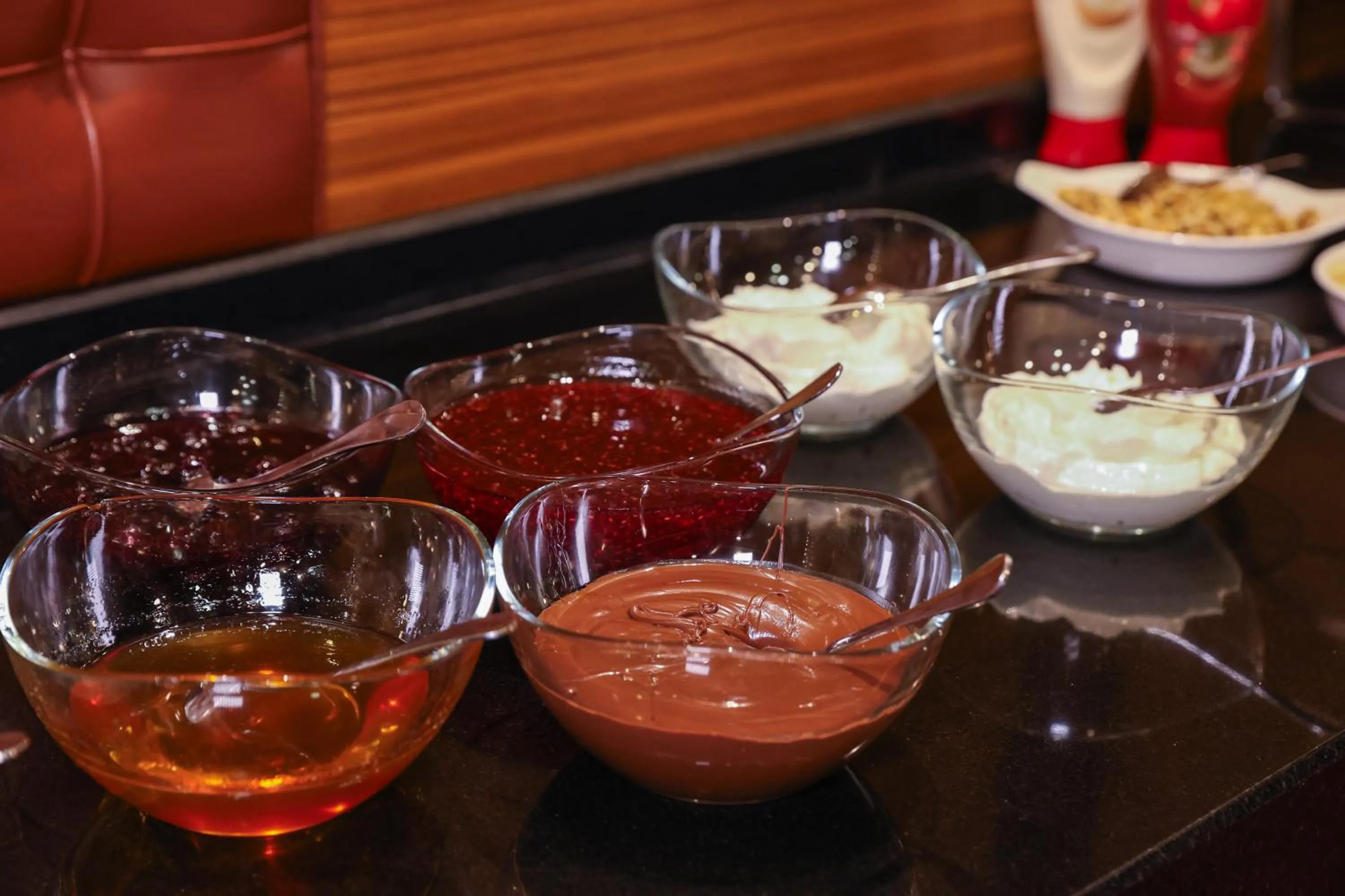 Restaurant/places to eat in The Hera Platinum Hotel