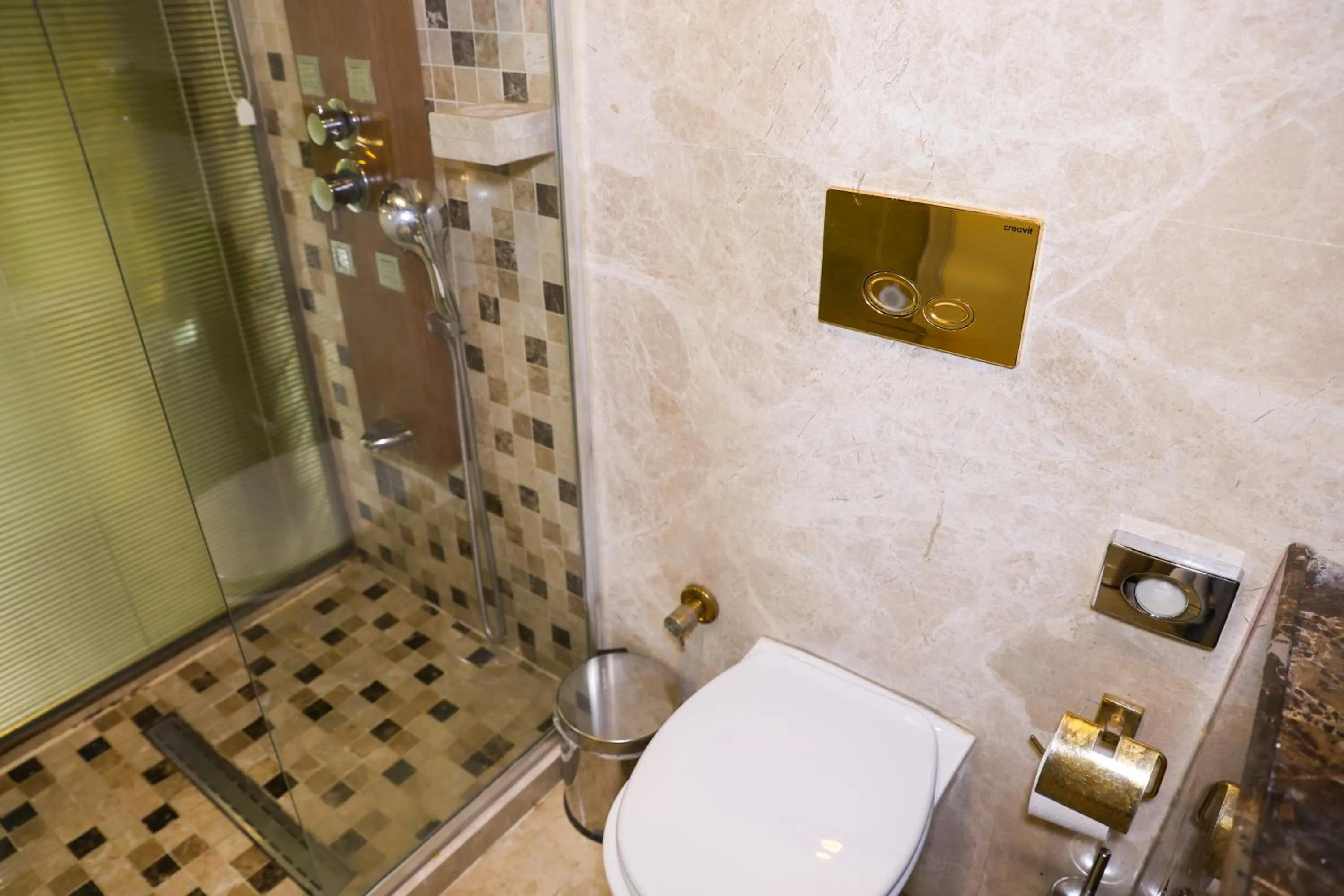 Toilet in The Hera Platinum Hotel