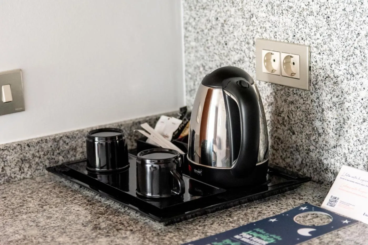 Coffee/tea facilities in NM Suites by Escampa Hotels