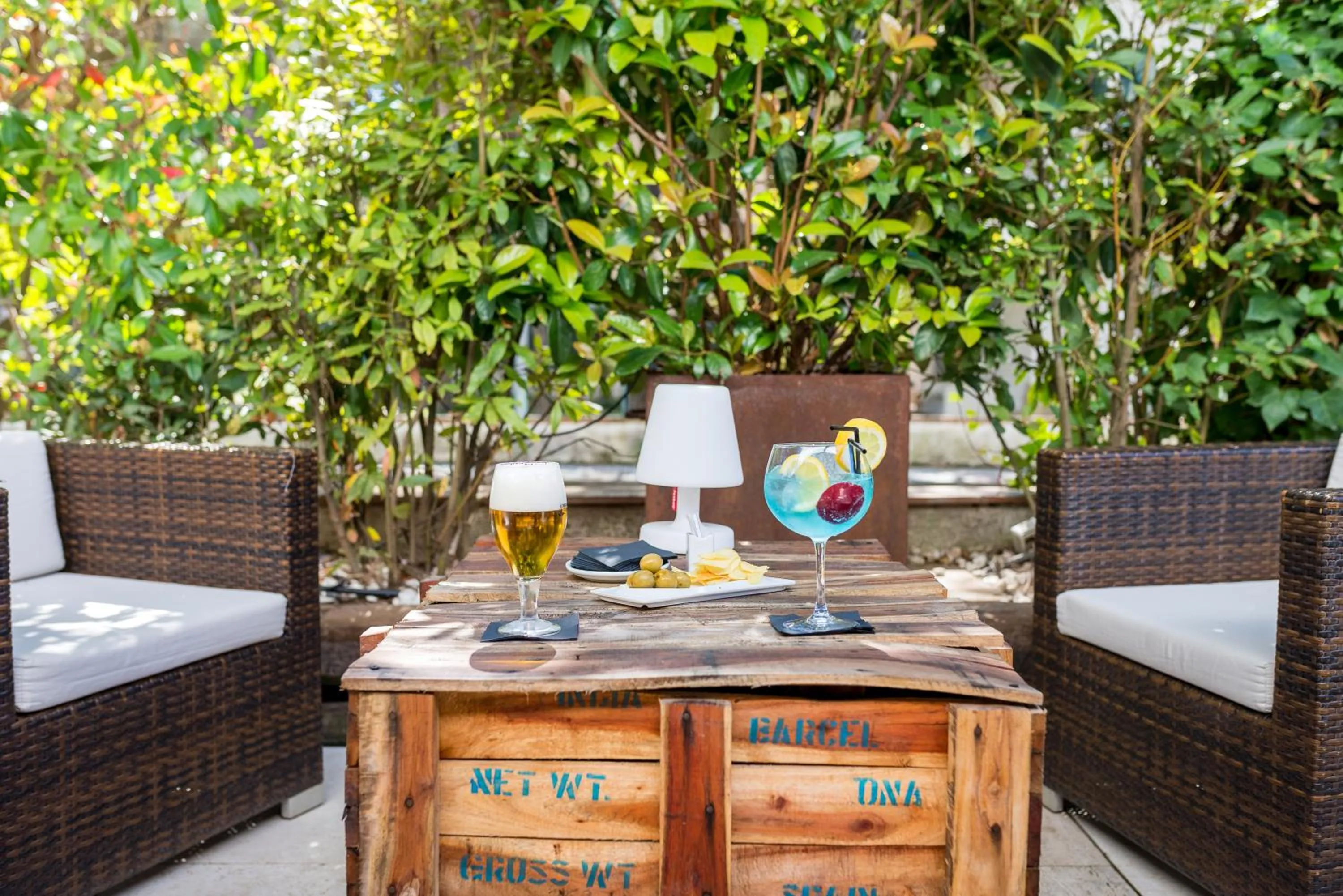 Food and drinks in NM Suites by Escampa Hotels