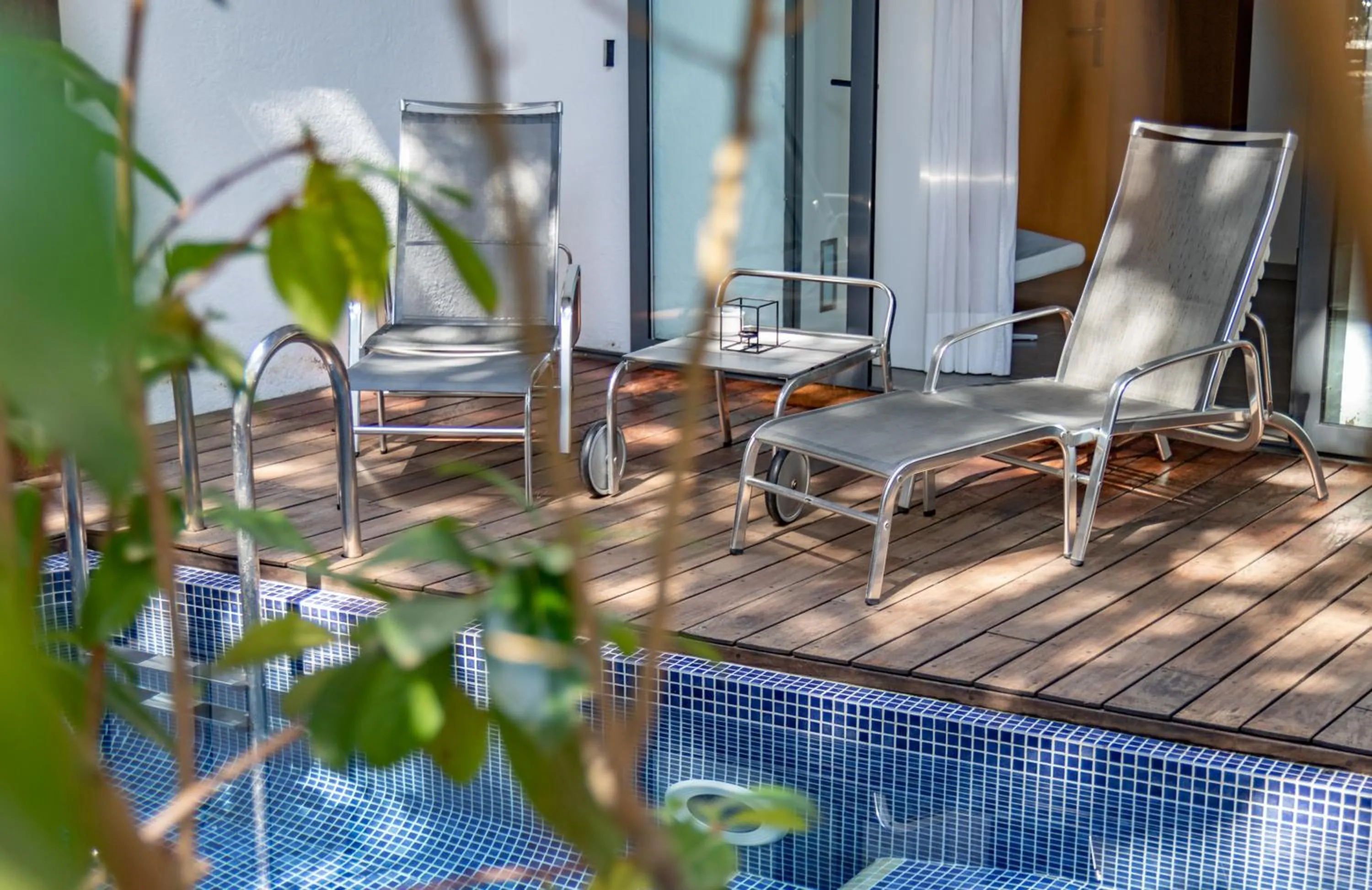 Swimming pool in NM Suites by Escampa Hotels