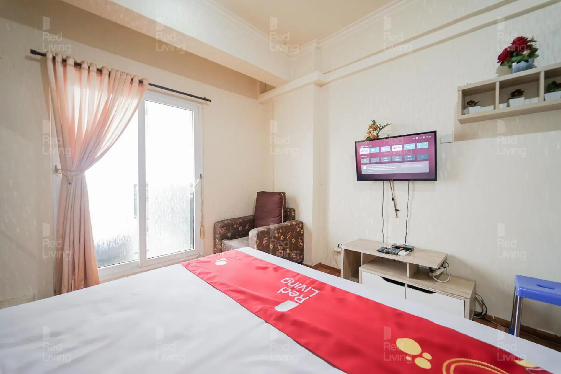 Bedroom, Bed in RedLiving Apartemen Sunter Park View - Emma Rooms