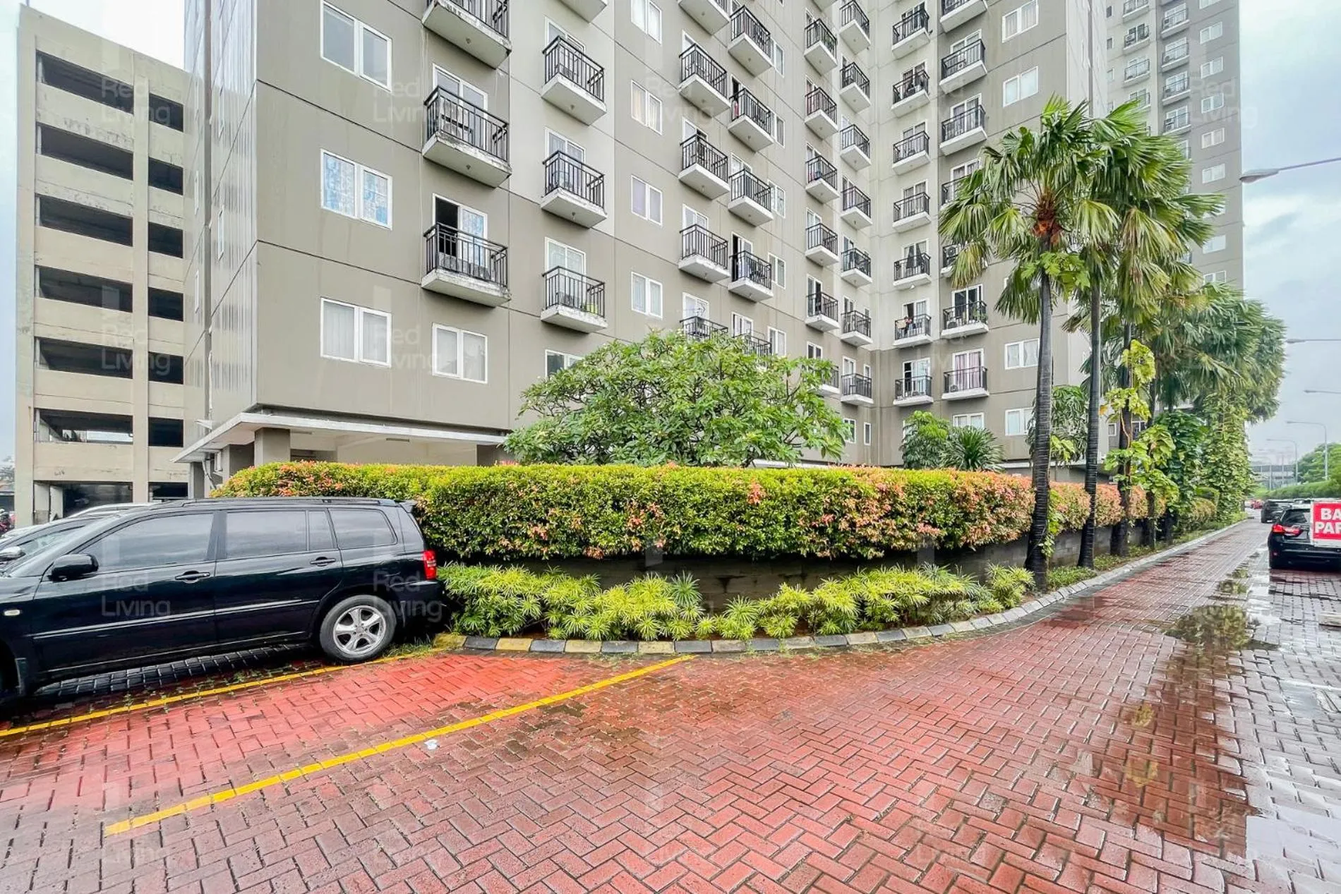 Property building in RedLiving Apartemen Sunter Park View - Emma Rooms