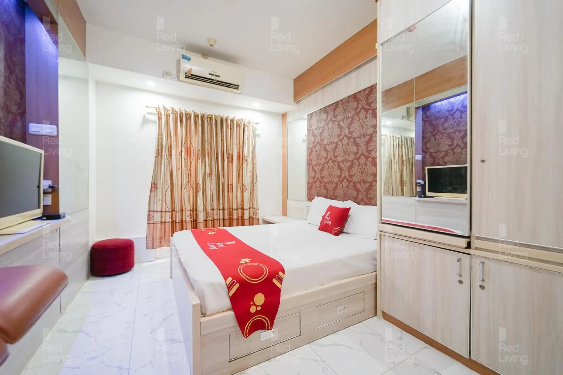 Bedroom, Bed in RedLiving Apartemen Sunter Park View - Emma Rooms