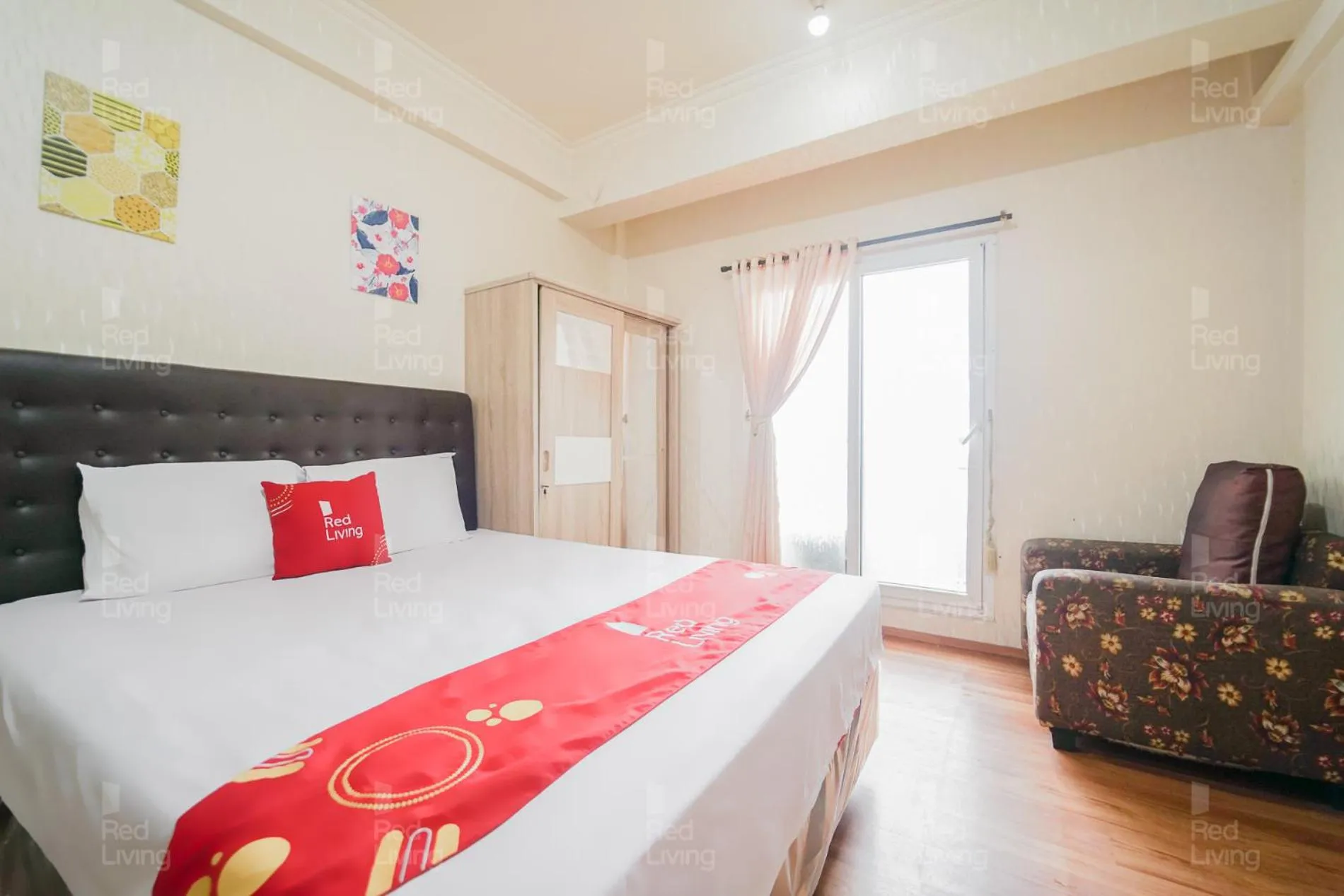 Bedroom, Bed in RedLiving Apartemen Sunter Park View - Emma Rooms