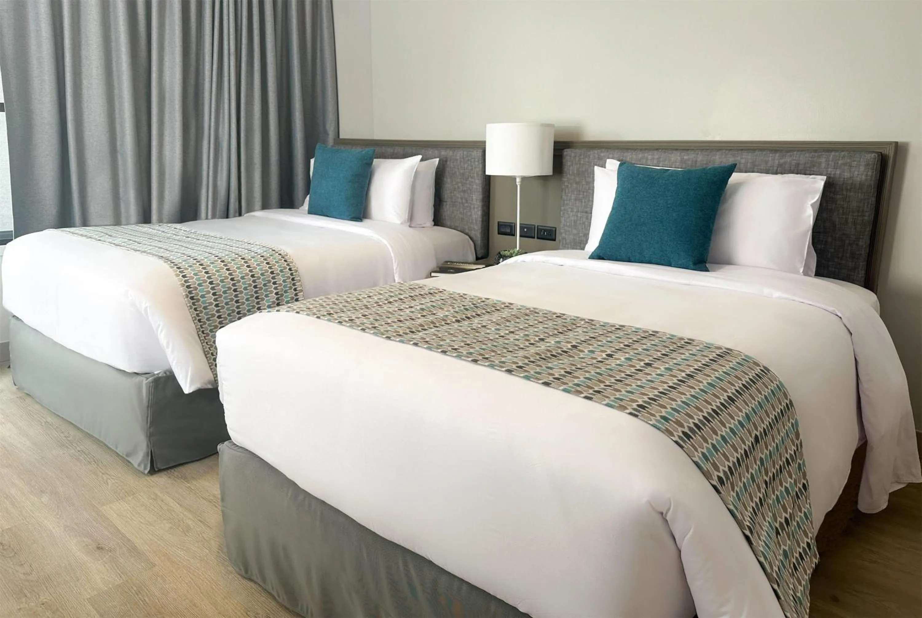 Photo of the whole room, Bed in La Quinta by Wyndham Quito