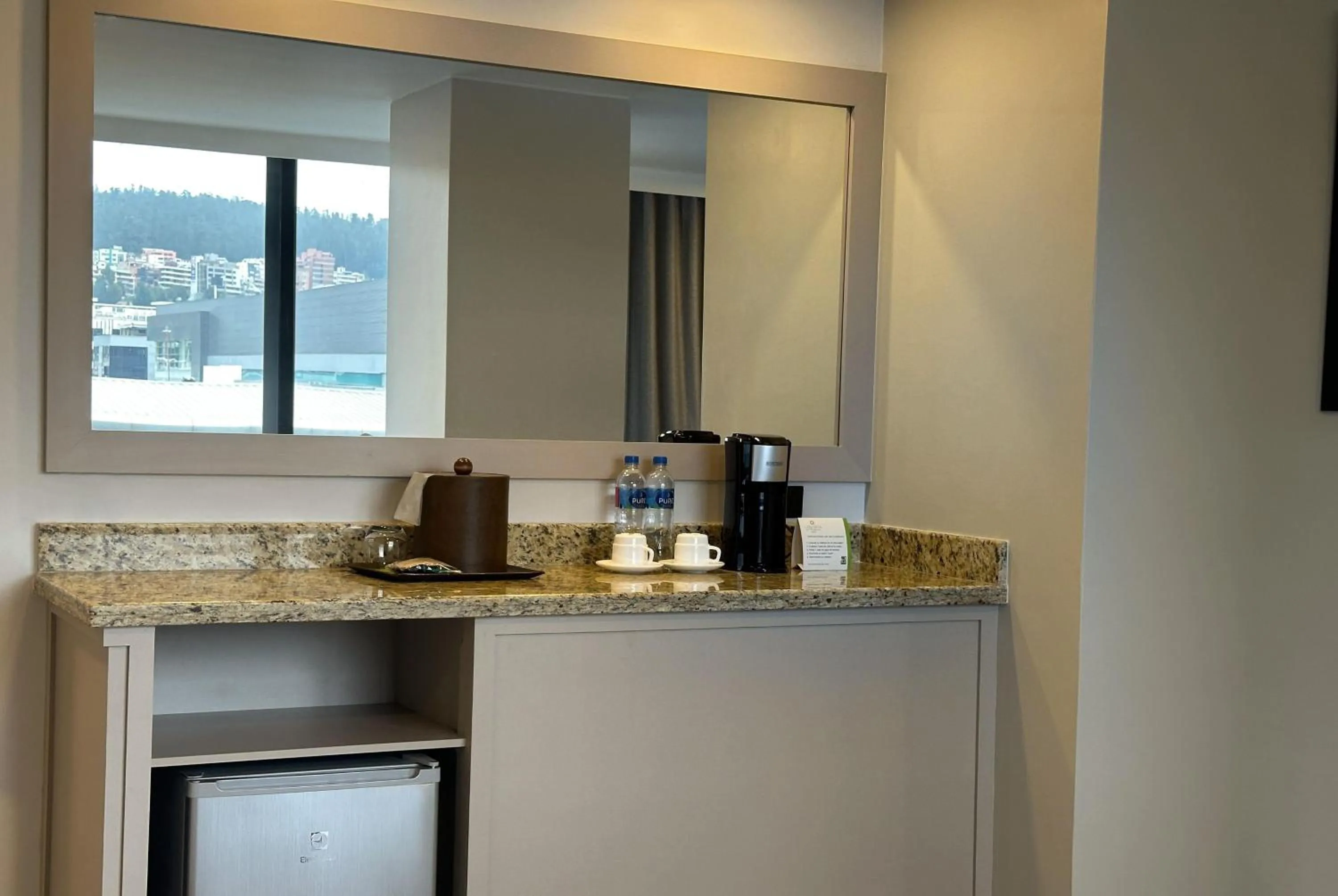 Photo of the whole room in La Quinta by Wyndham Quito