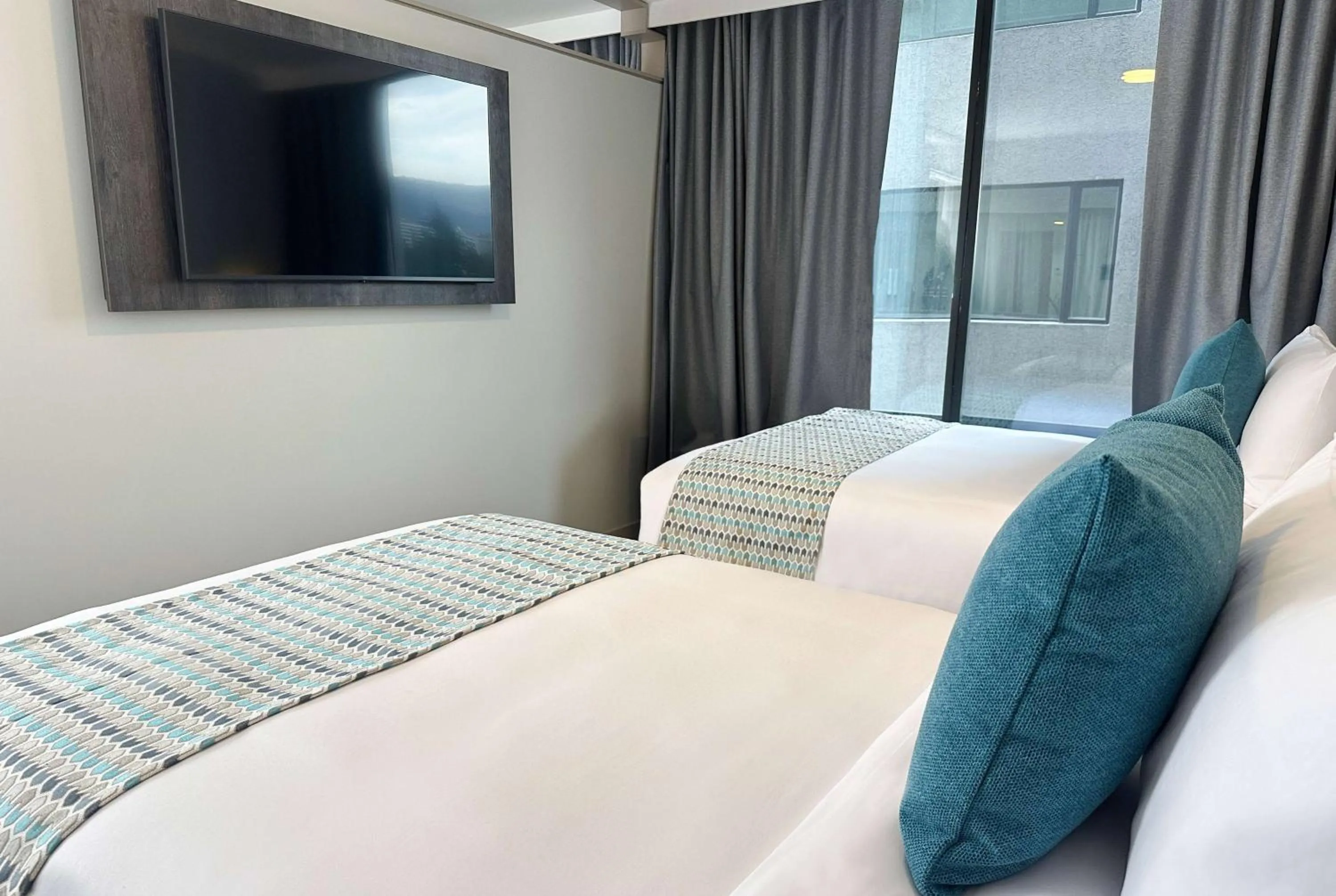 Photo of the whole room, Bed in La Quinta by Wyndham Quito