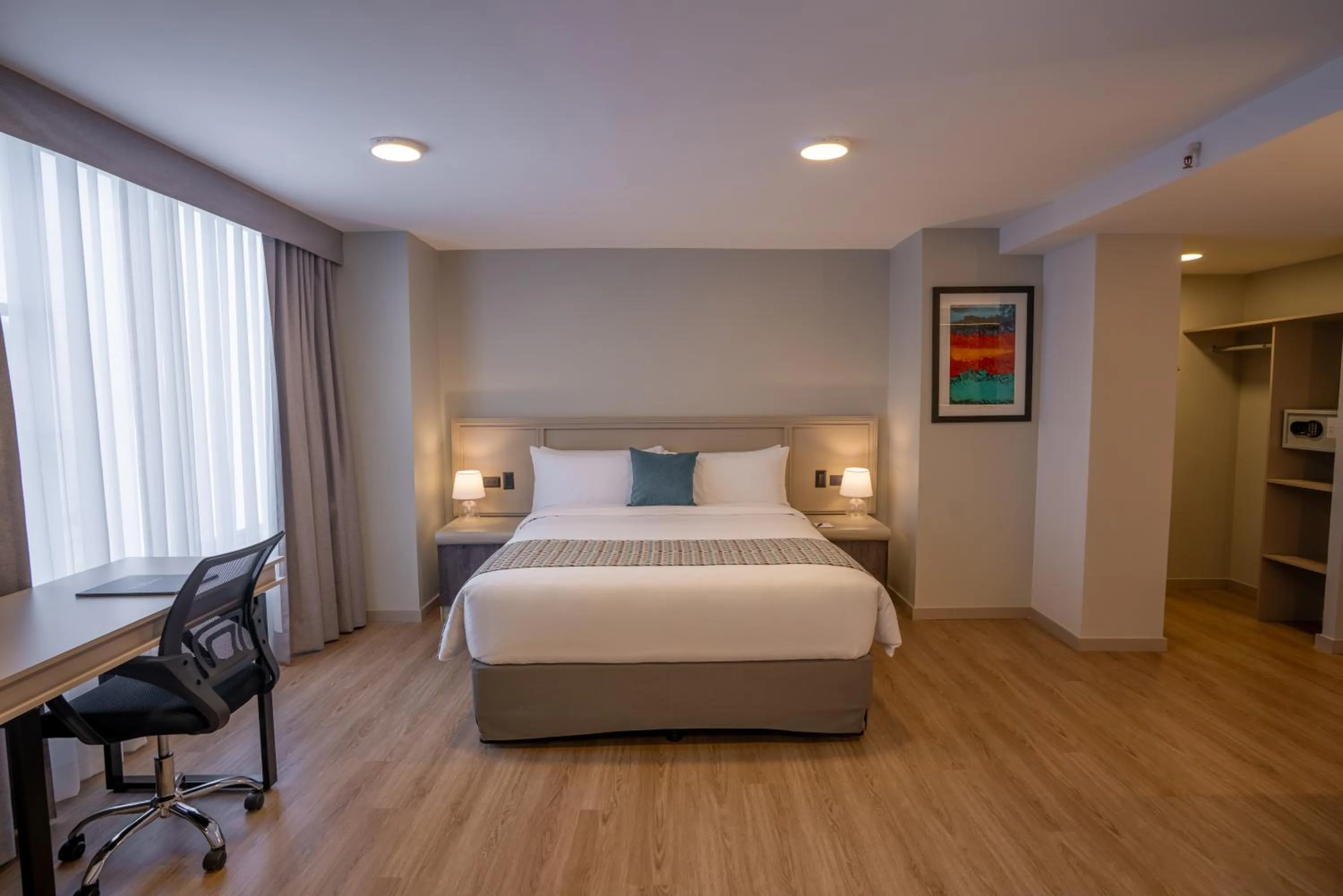 Coffee/tea facilities, Bed in La Quinta by Wyndham Quito