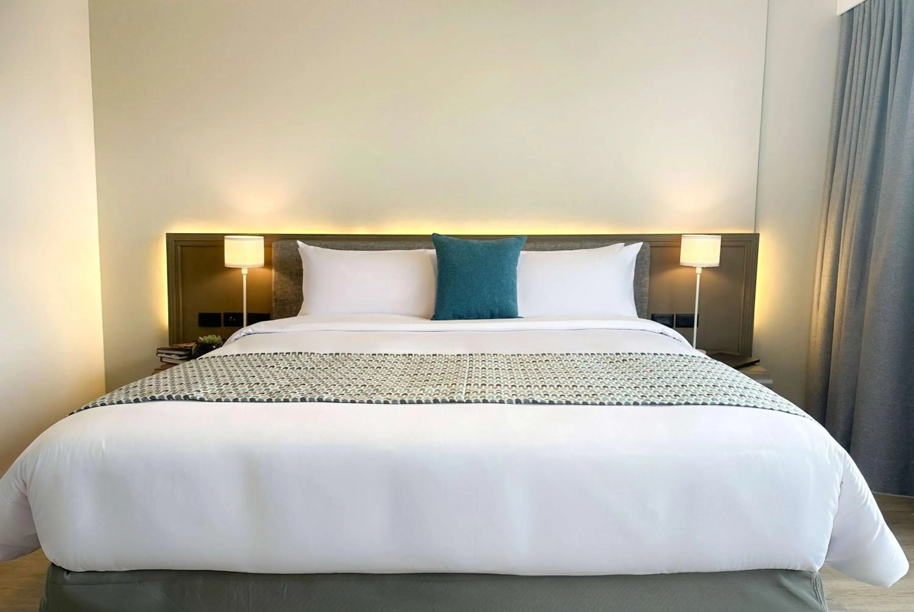 Photo of the whole room, Bed in La Quinta by Wyndham Quito