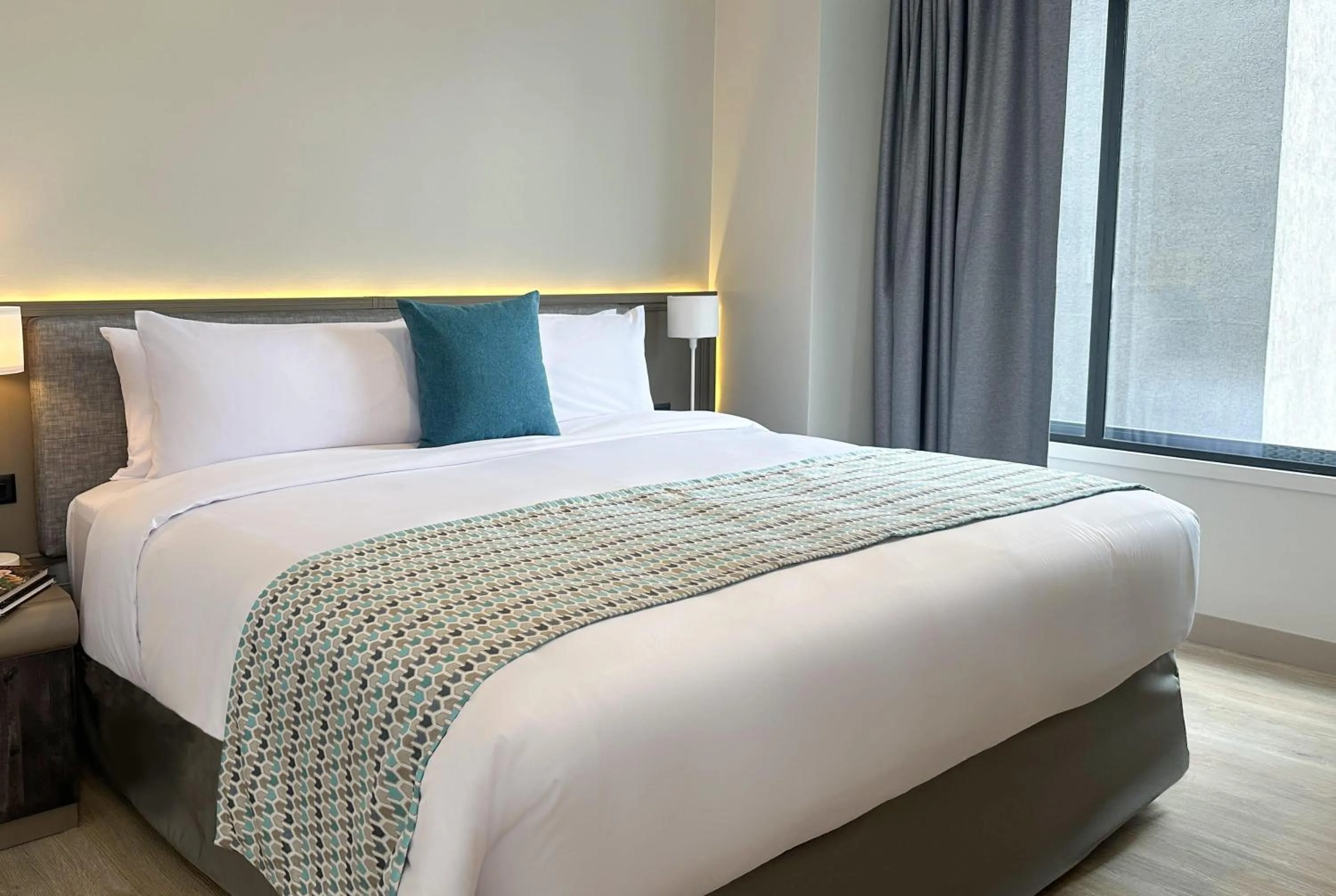 Photo of the whole room, Bed in La Quinta by Wyndham Quito