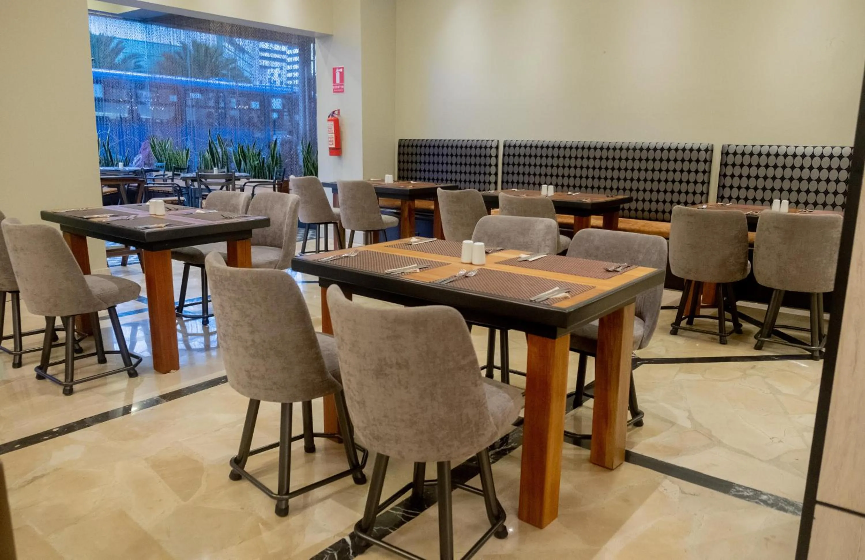 Restaurant/places to eat in La Quinta by Wyndham Quito