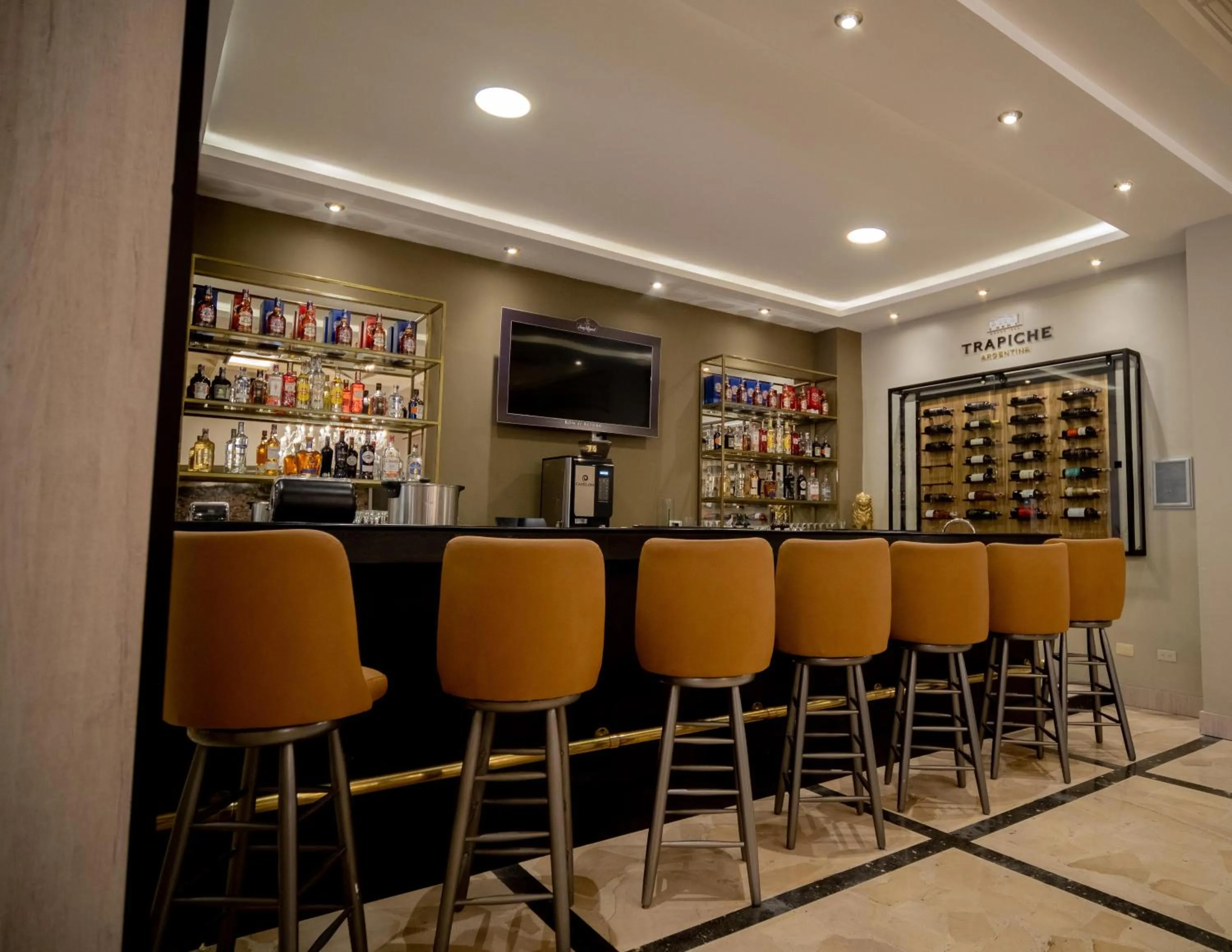 Lounge or bar in La Quinta by Wyndham Quito