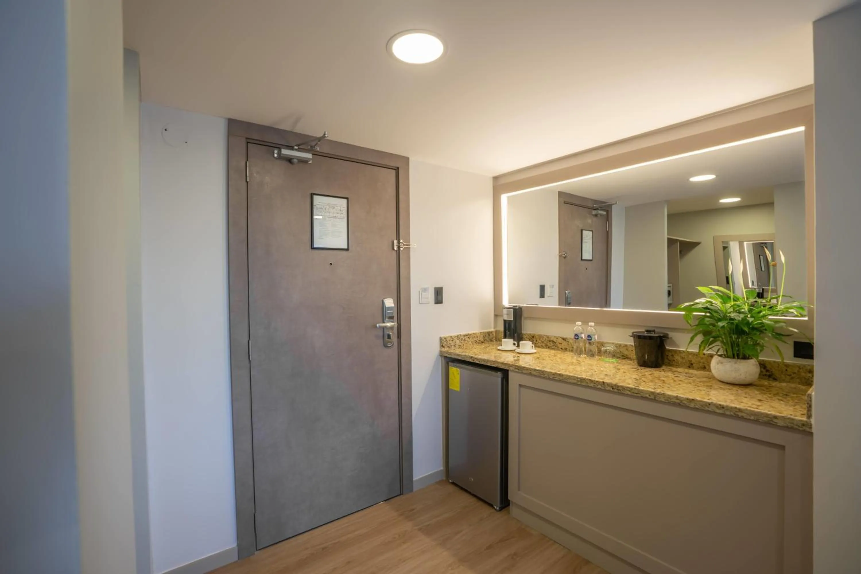 Photo of the whole room in La Quinta by Wyndham Quito