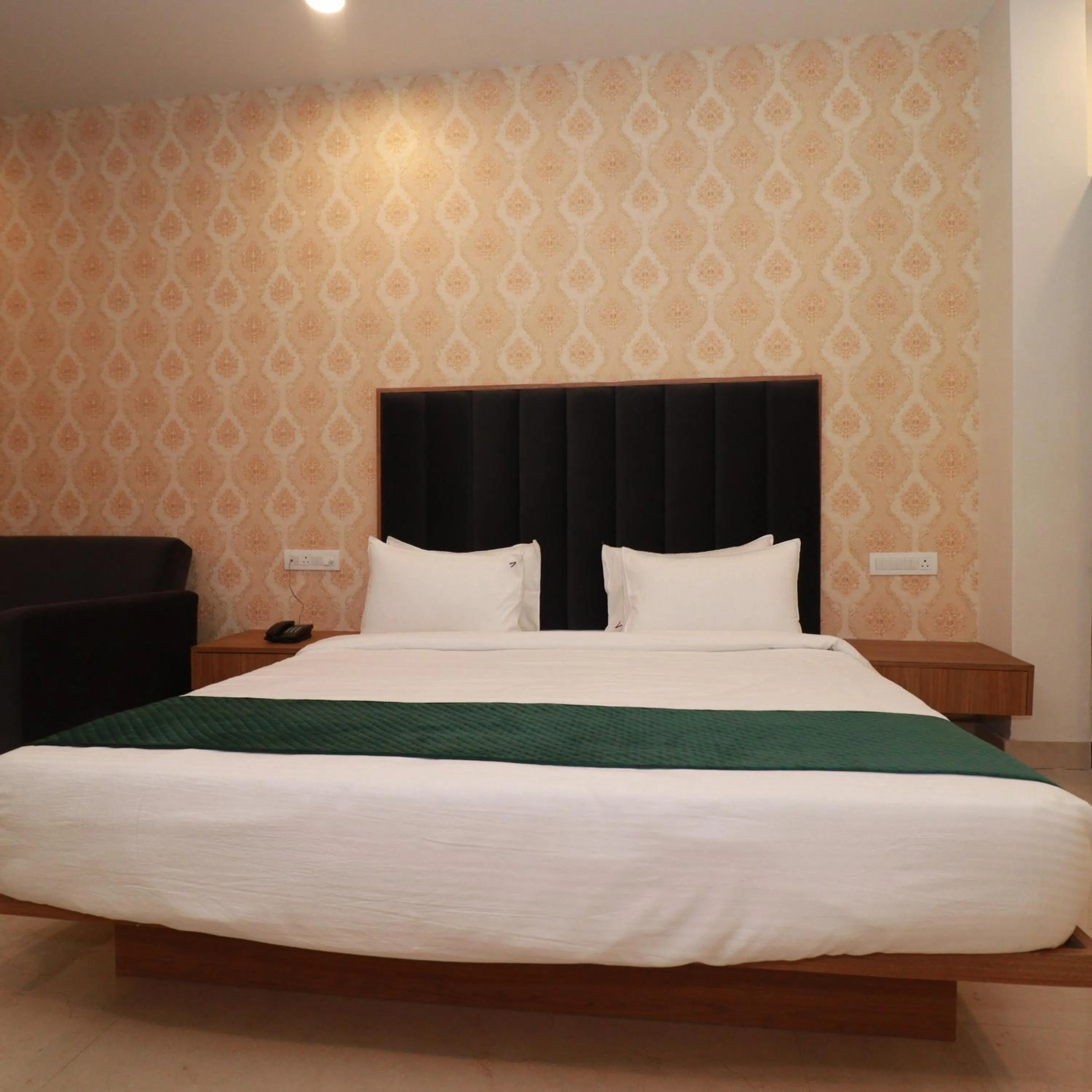 Bed in 7 VACHAN LAWNS AND BANQUET