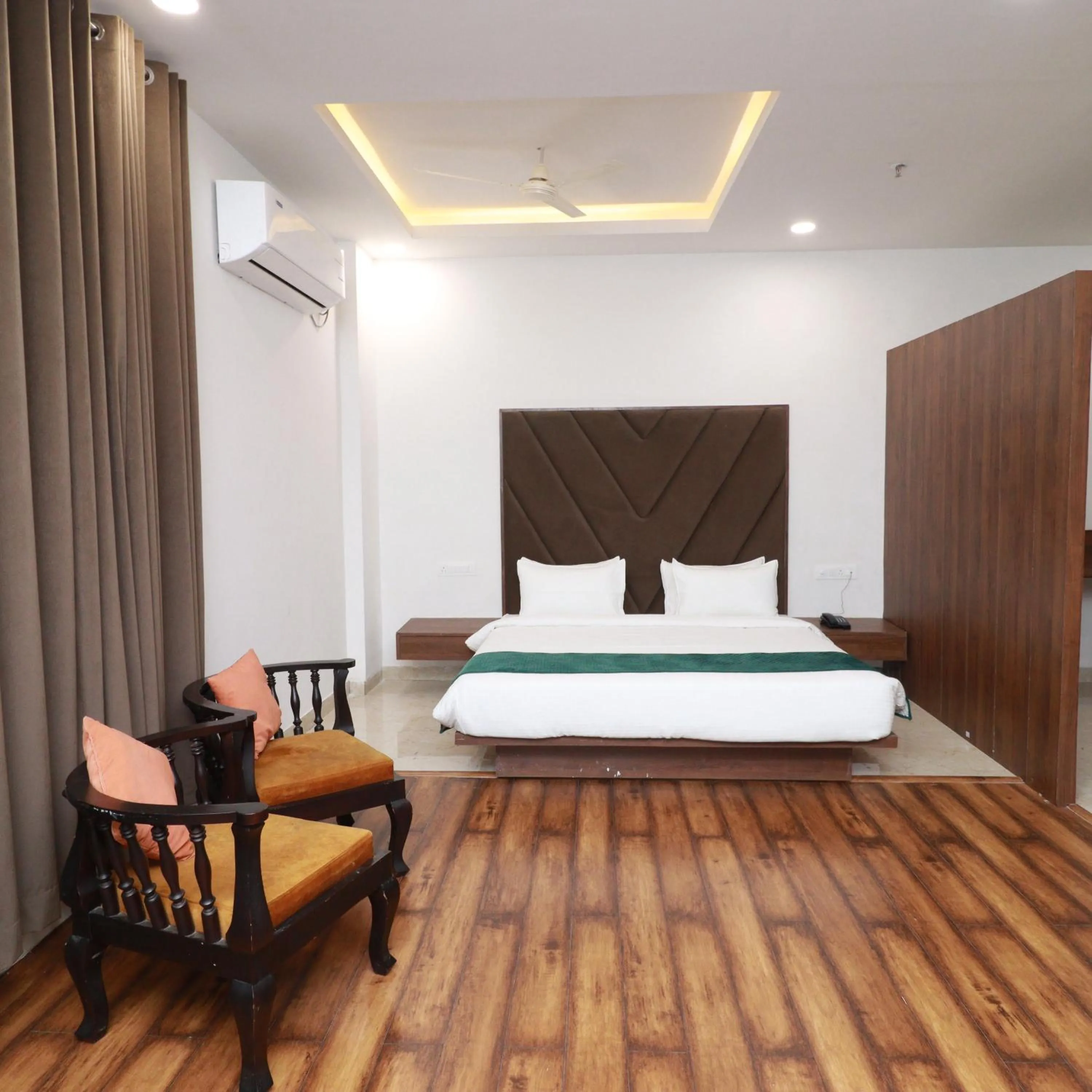 Bed in 7 VACHAN LAWNS AND BANQUET