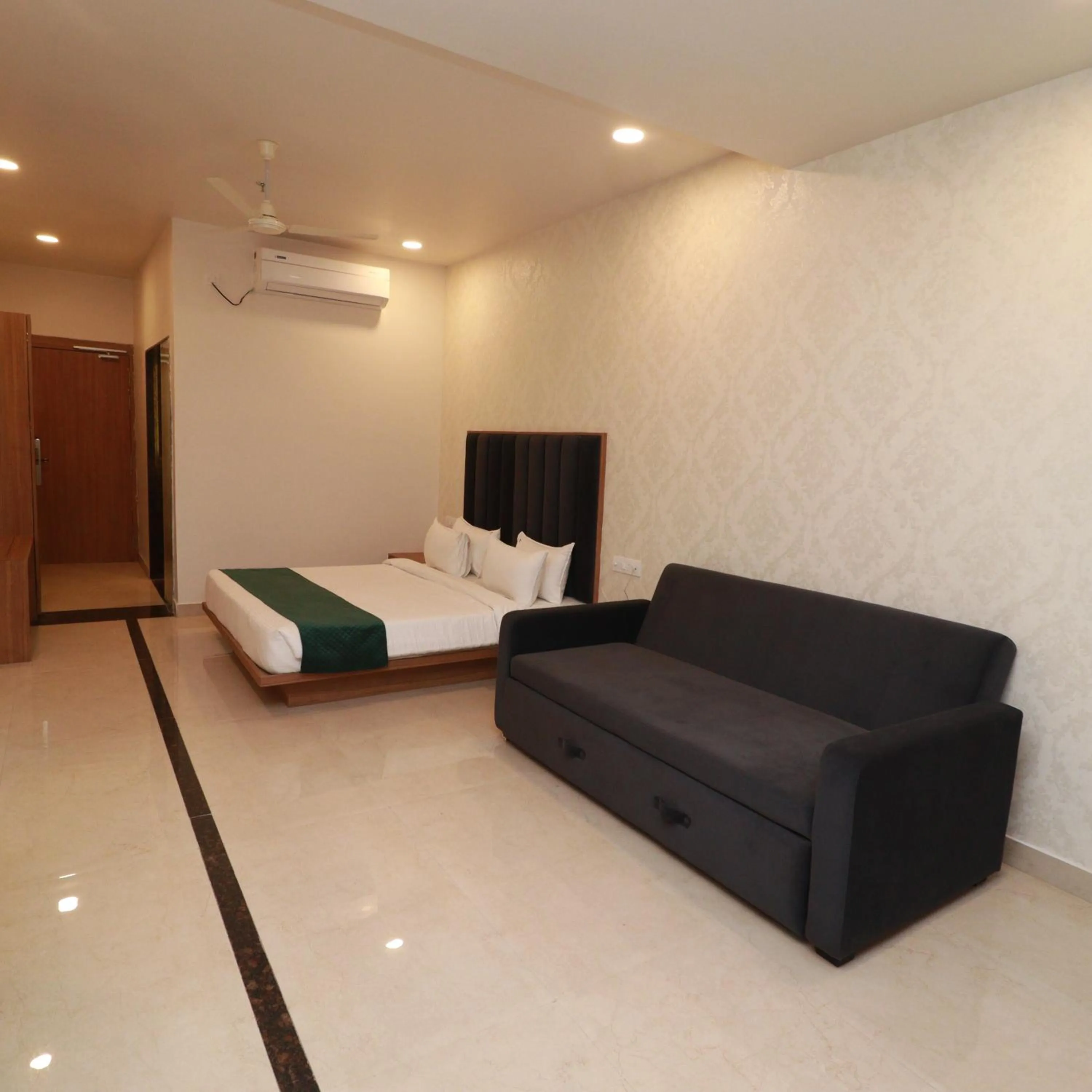 Bedroom, Bed in 7 VACHAN LAWNS AND BANQUET
