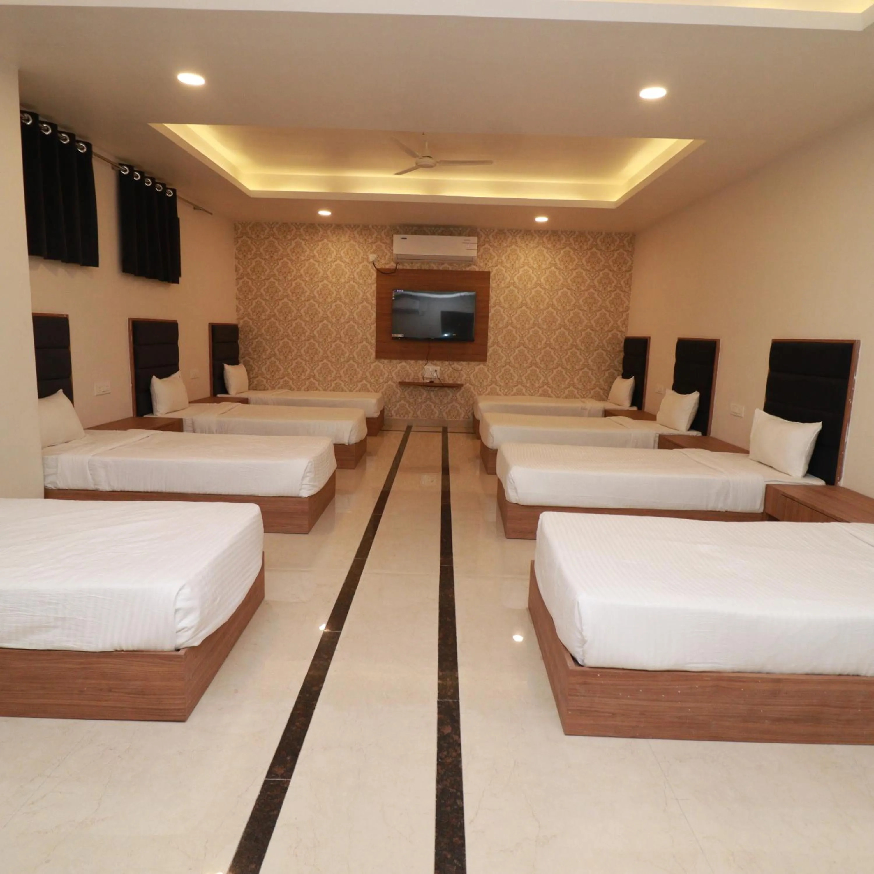 Bed in 7 VACHAN LAWNS AND BANQUET