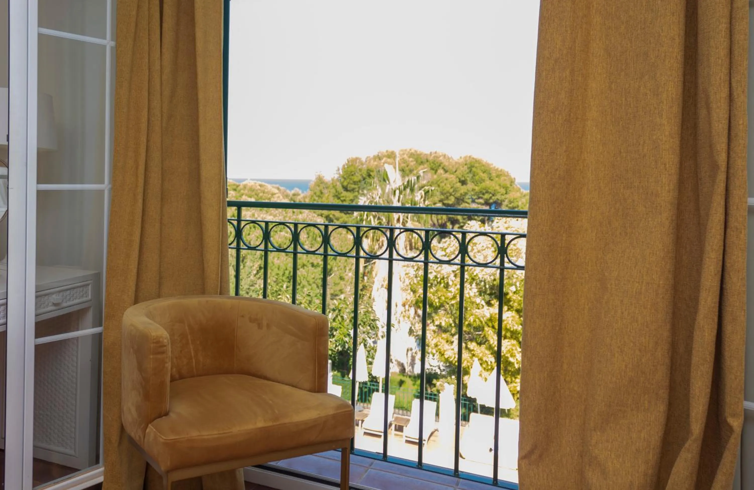 Pool view in Hotel MR Les Rotes