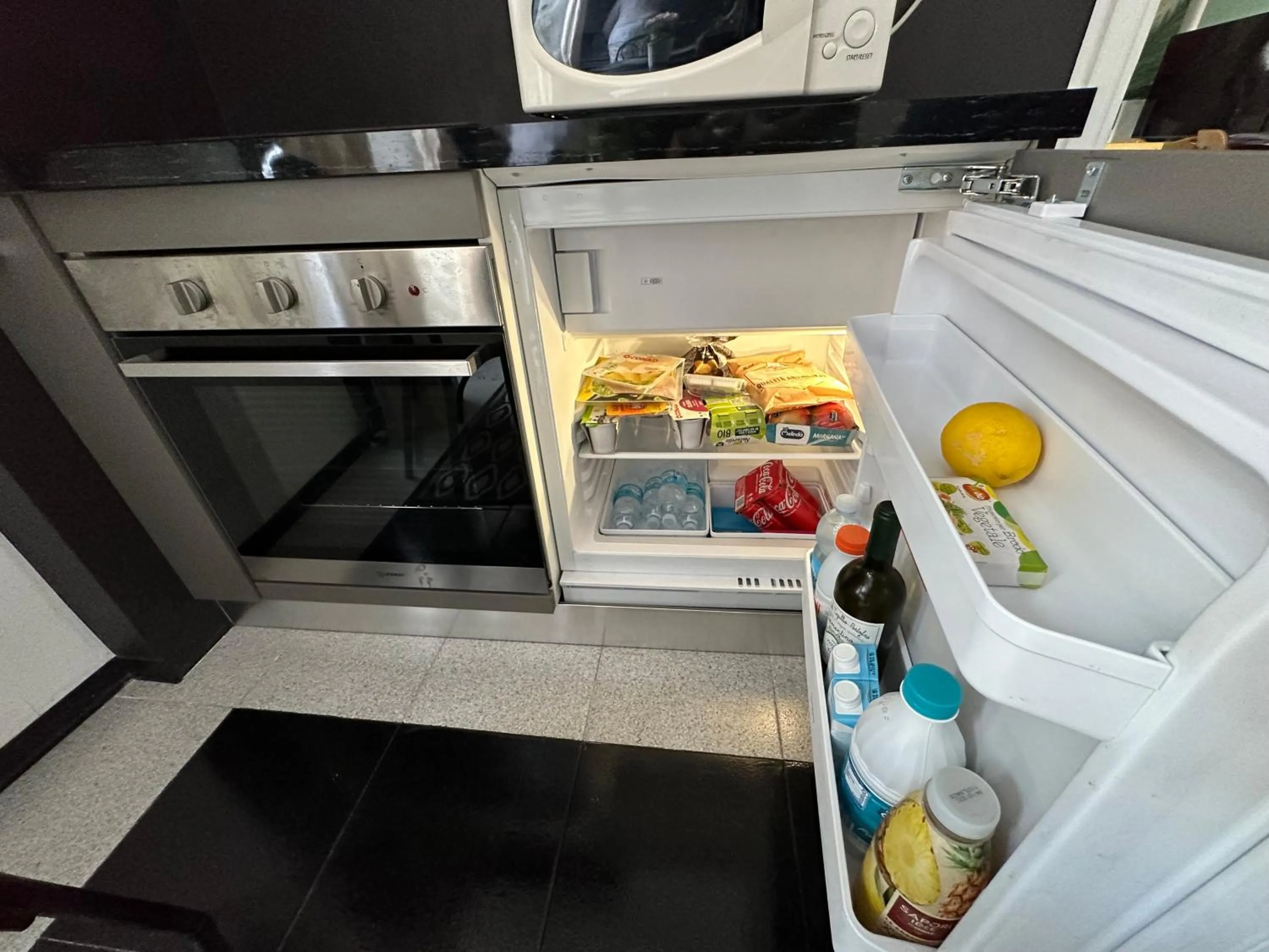 Food and drinks in A4